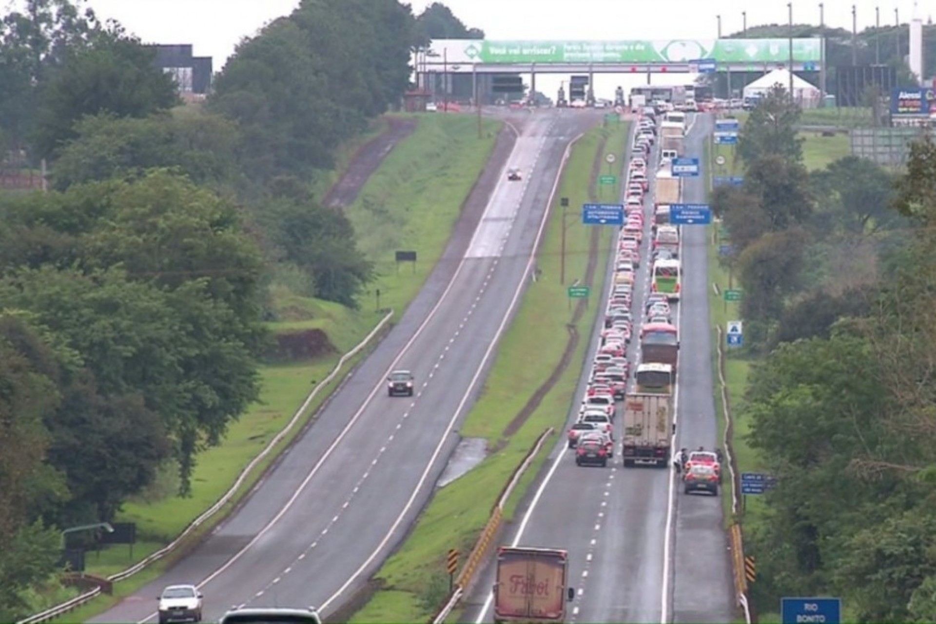 A cobrança de pedágio em seis praças de rodovias no Paraná será reduzida em 30% a partir de amanhã