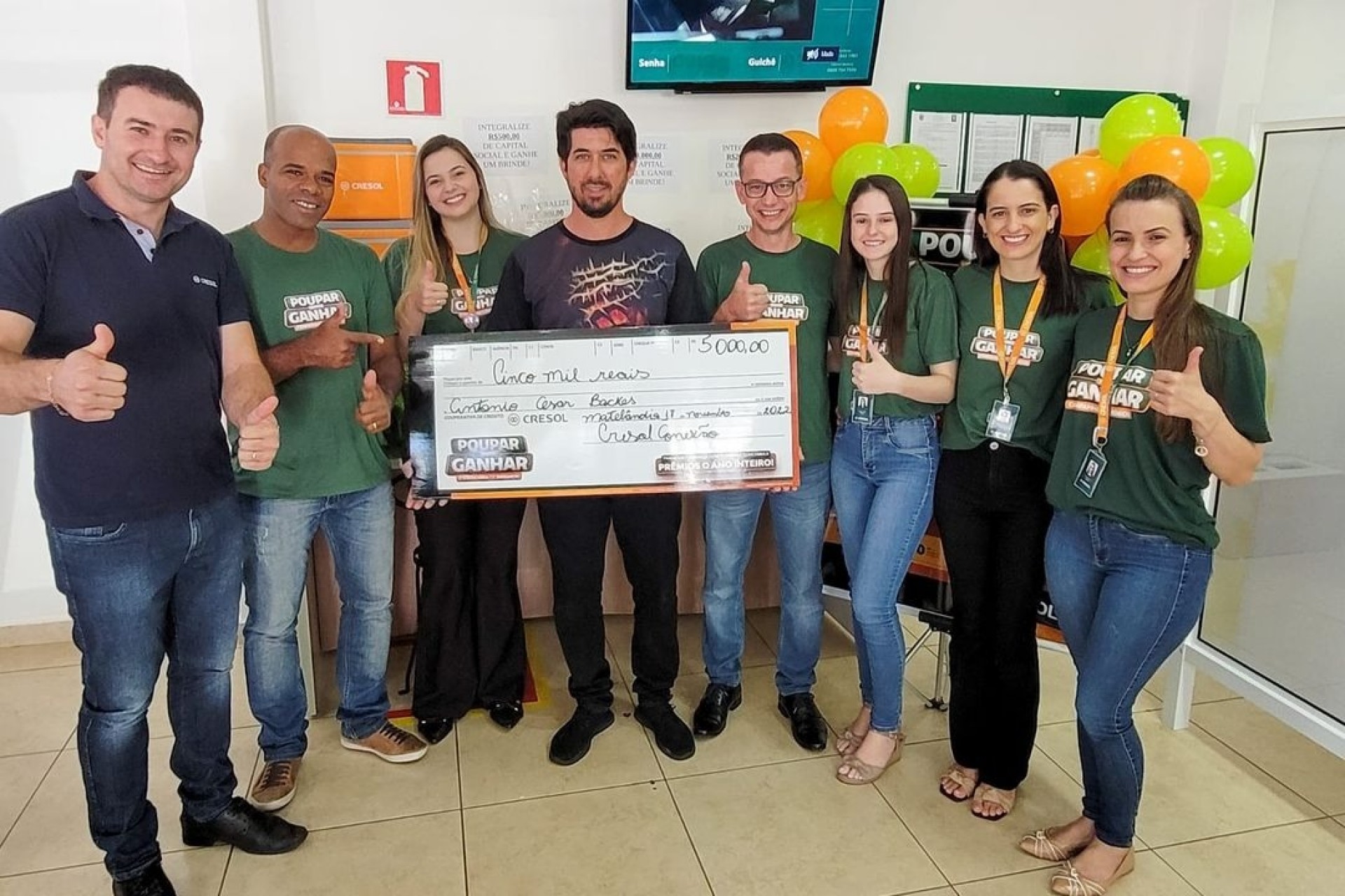 A Cresol Conexão entregou mais um prêmio da campanha Poupar para Ganhar.