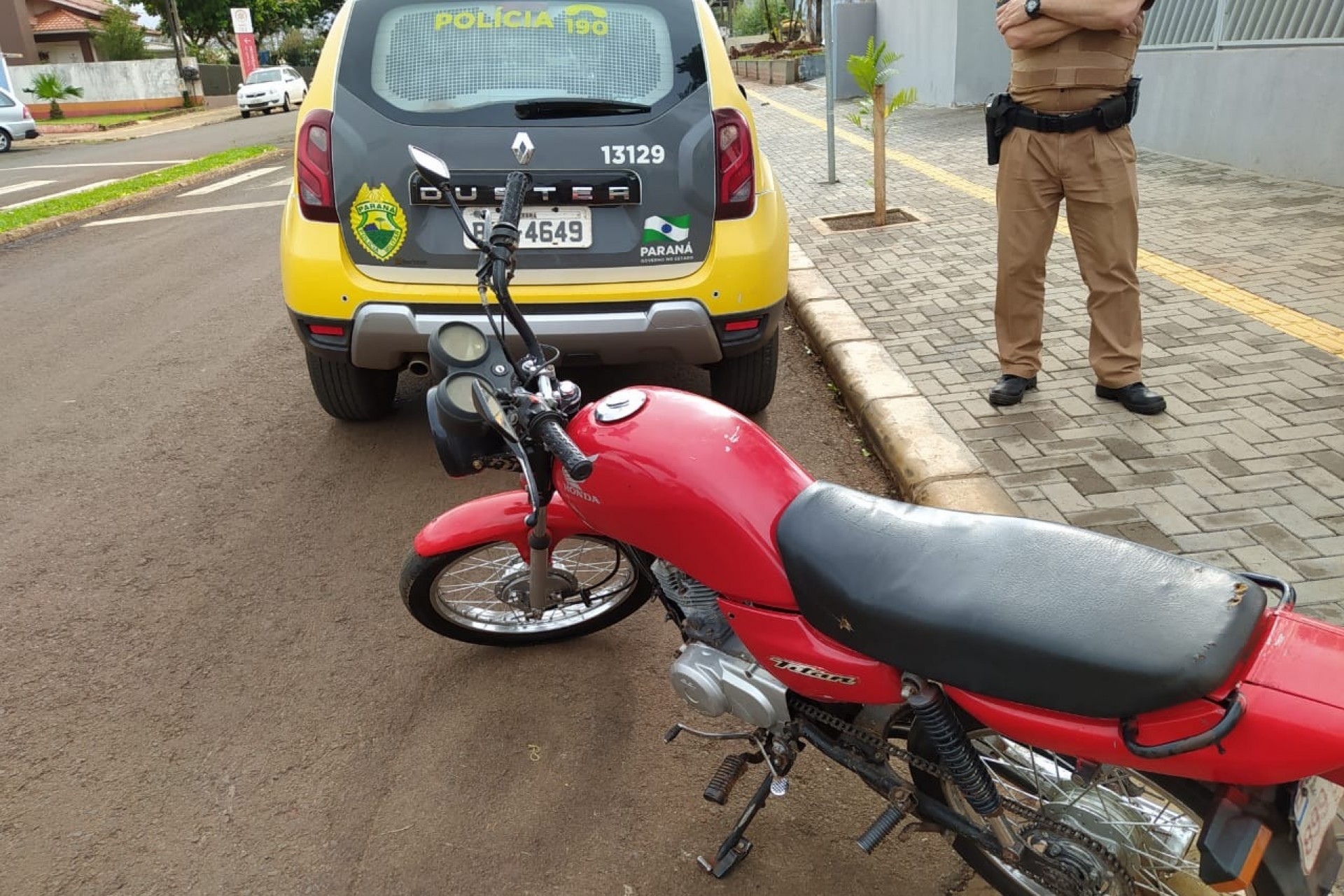 A Policia Militar de Itaipulândia apreende motocicleta