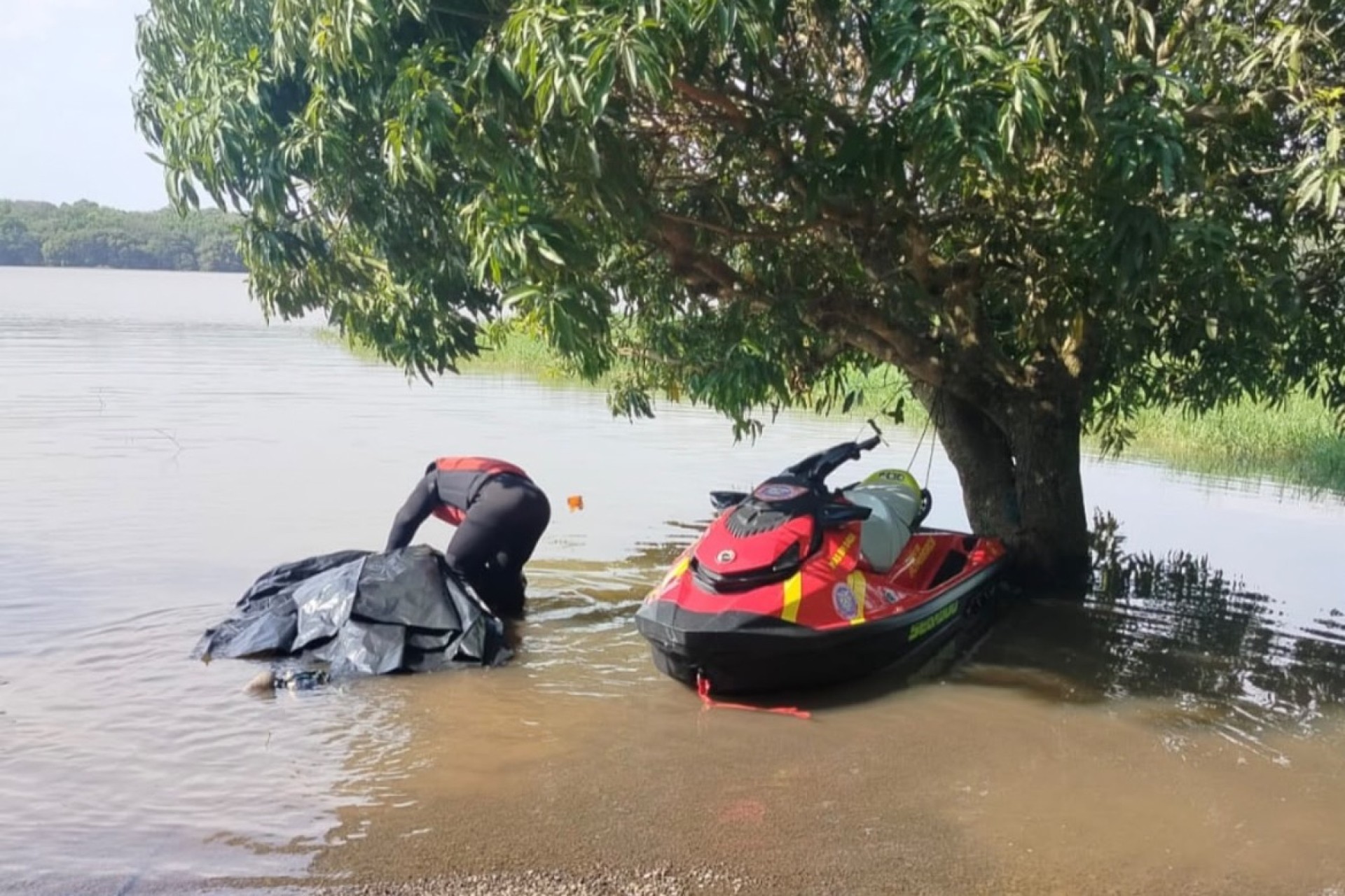 Achado de cadáver: Corpo de homem é encontrado boiando no Lago de Itaipu em Itaipulândia
