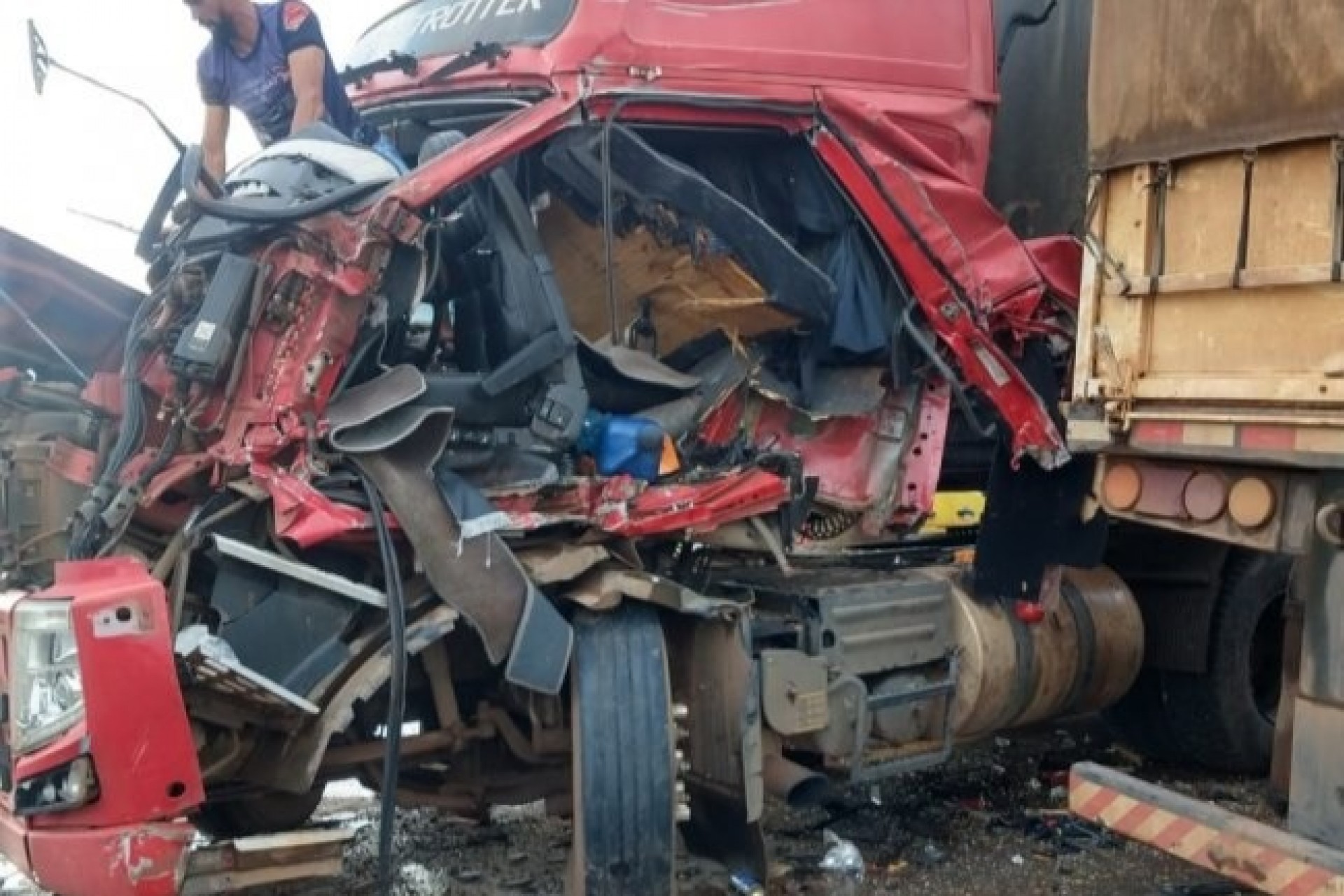 Acidente com carreta de Santa Helena deixa condutor em estado gravíssimo no Mato Grosso