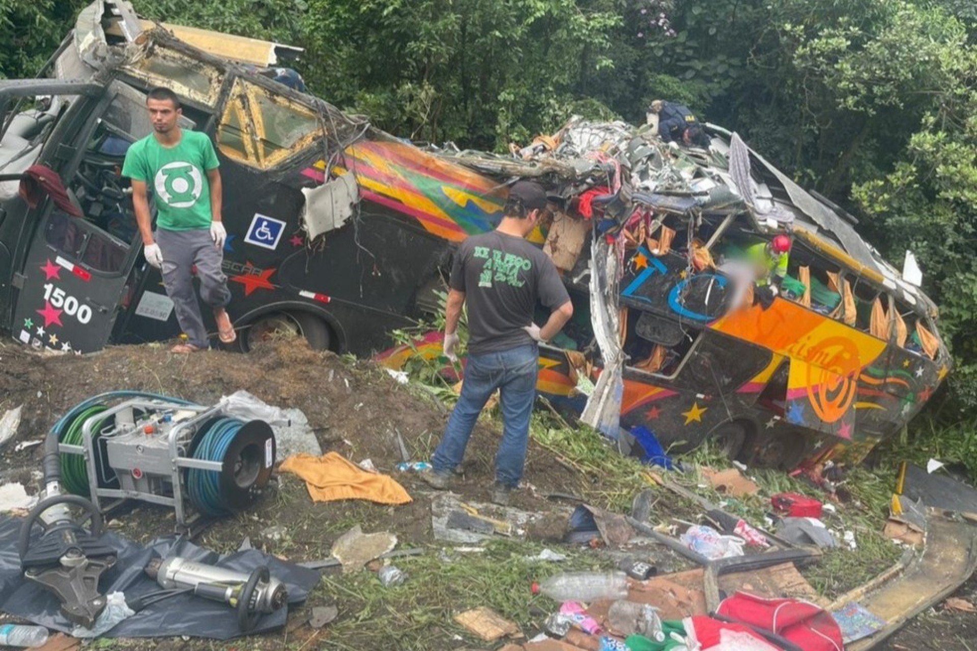 Acidente com ônibus no Paraná deixa 19 mortos e 33 feridos