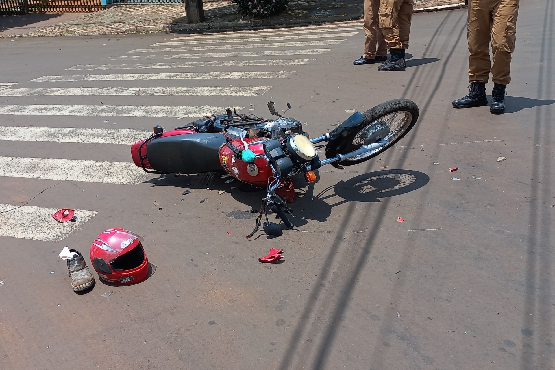 Acidente de trânsito entre carro e moto deixa um ferido em Missal