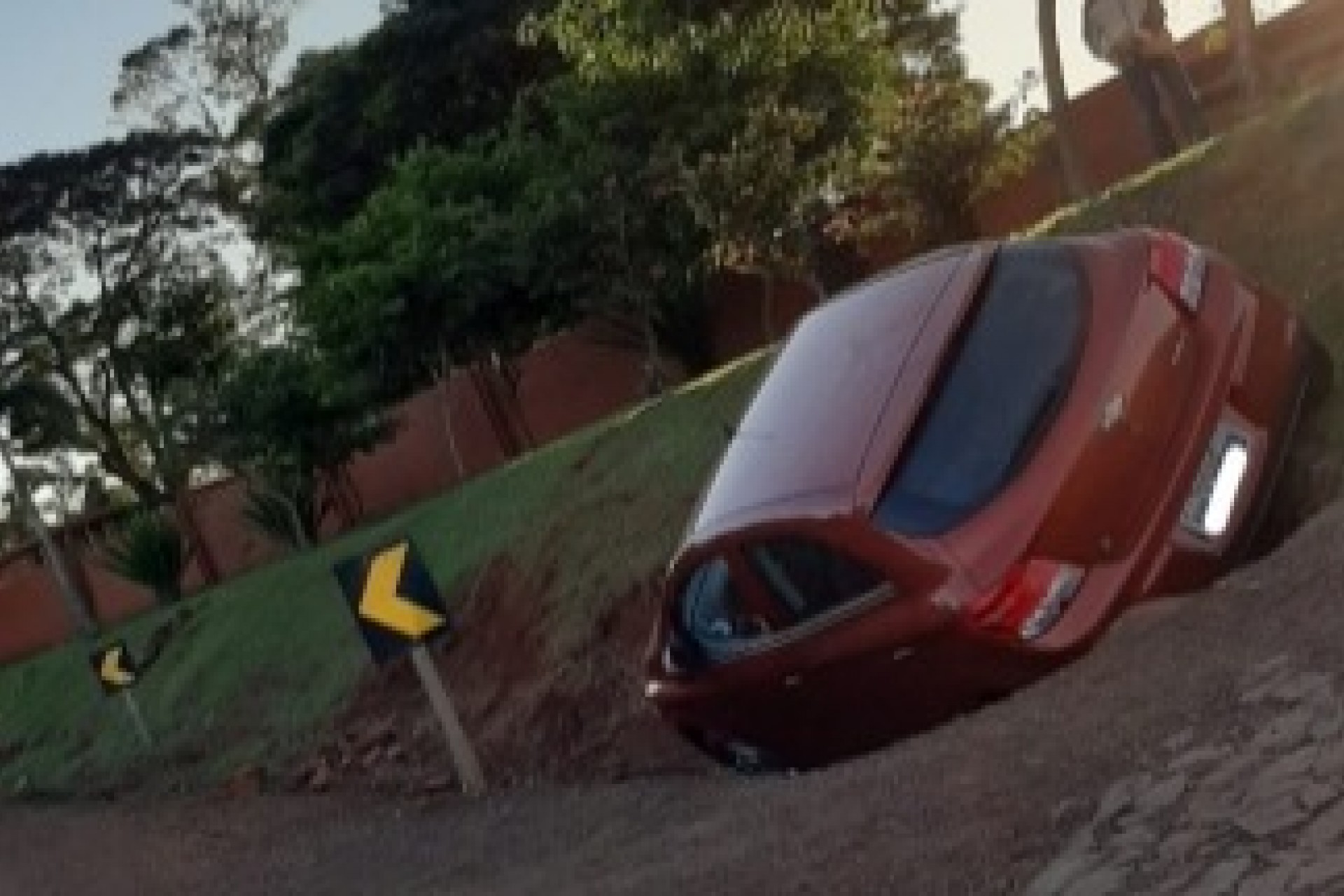 Acidente deixa uma pessoa ferida na 'curva do cemitério' em Santa Helena