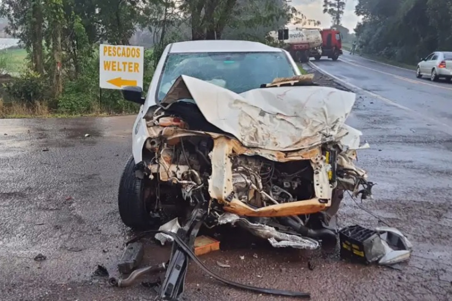 Acidente entre carro e caminhão deixa quatro feridos na manhã deste sábado em Missal