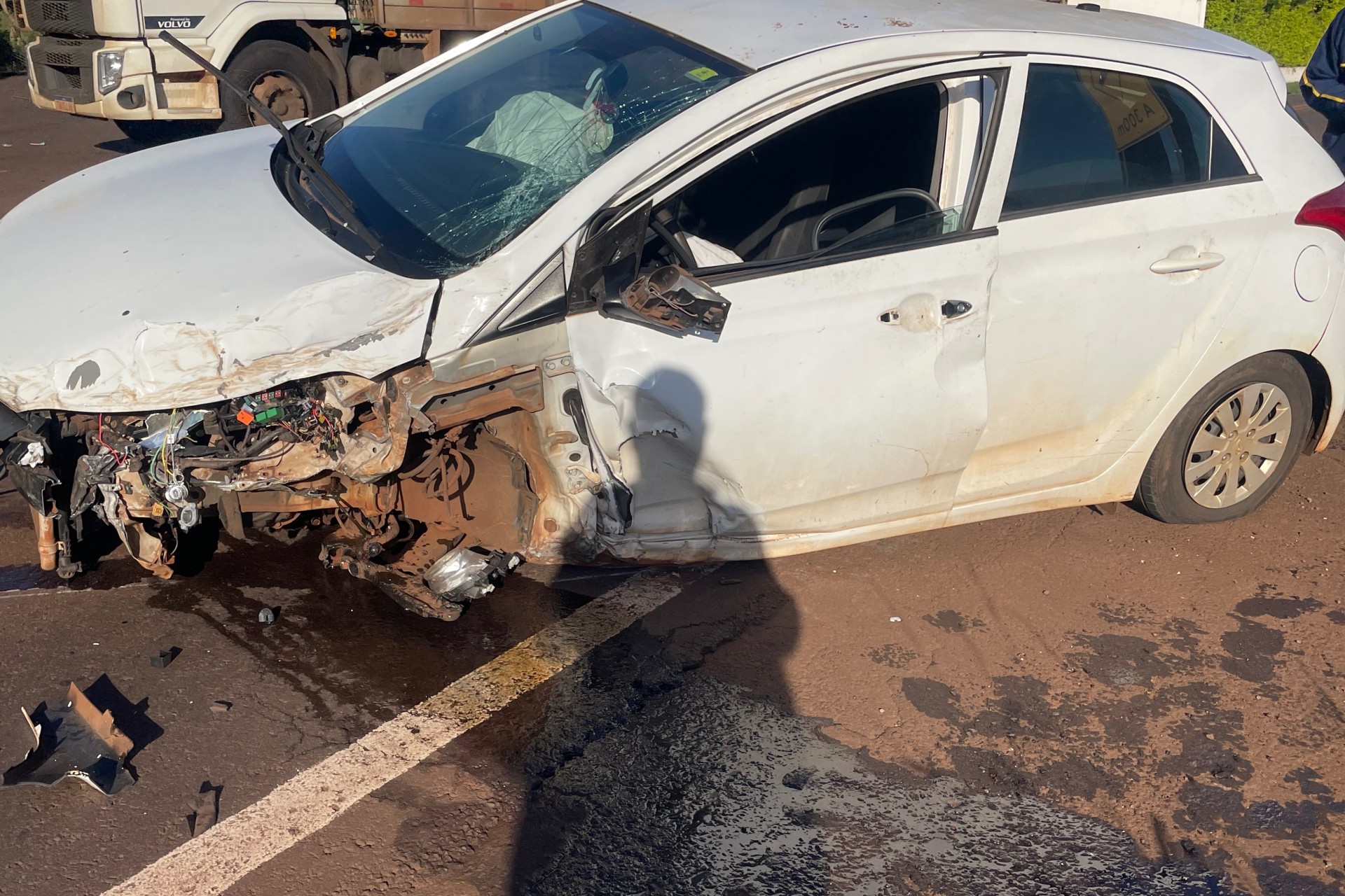 Acidente entre Hilux e HB20 foi registrado na PR 495 em Missal