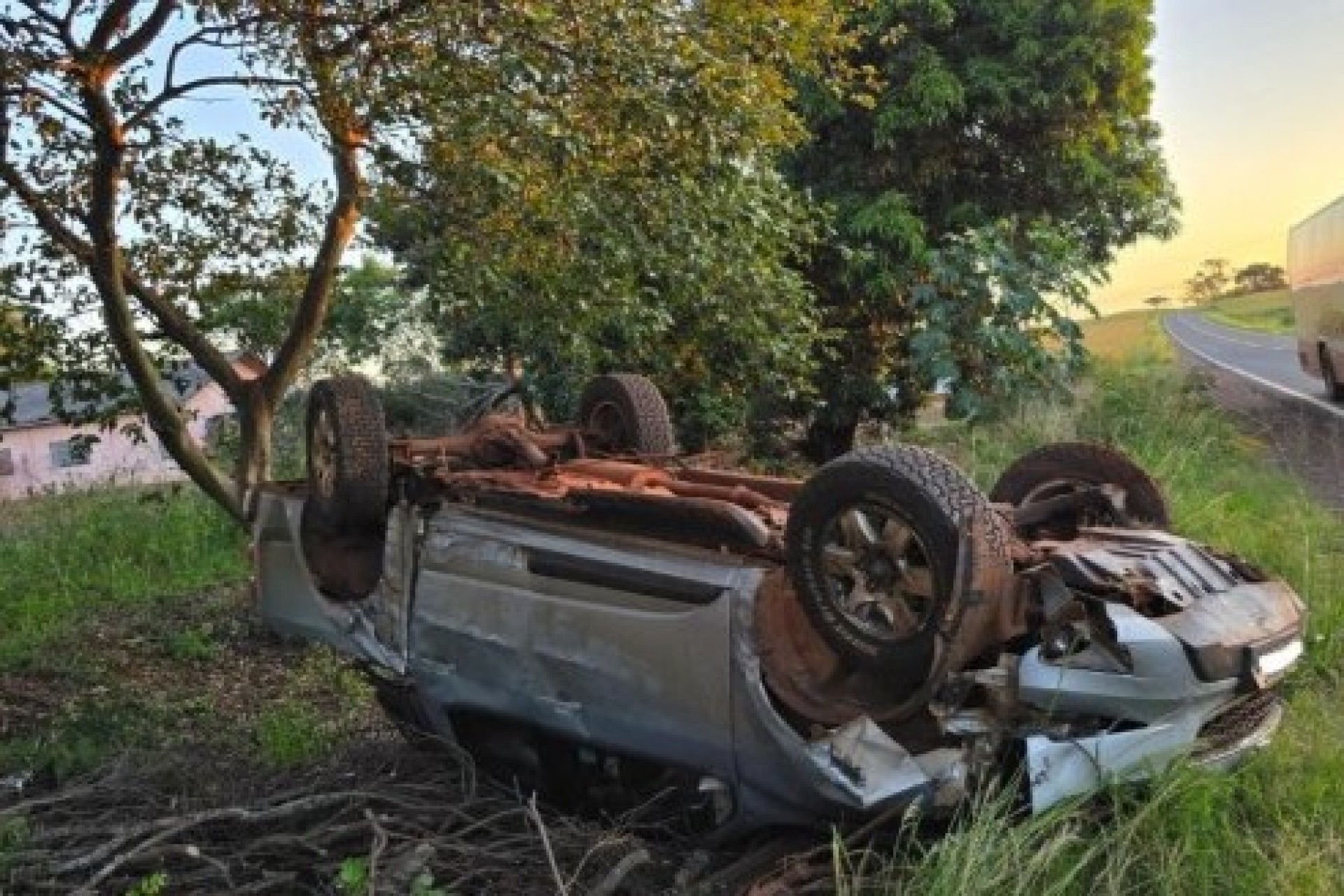 Acidente envolvendo duas caminhonetes é registrado na PR-317 em  Santa Helena