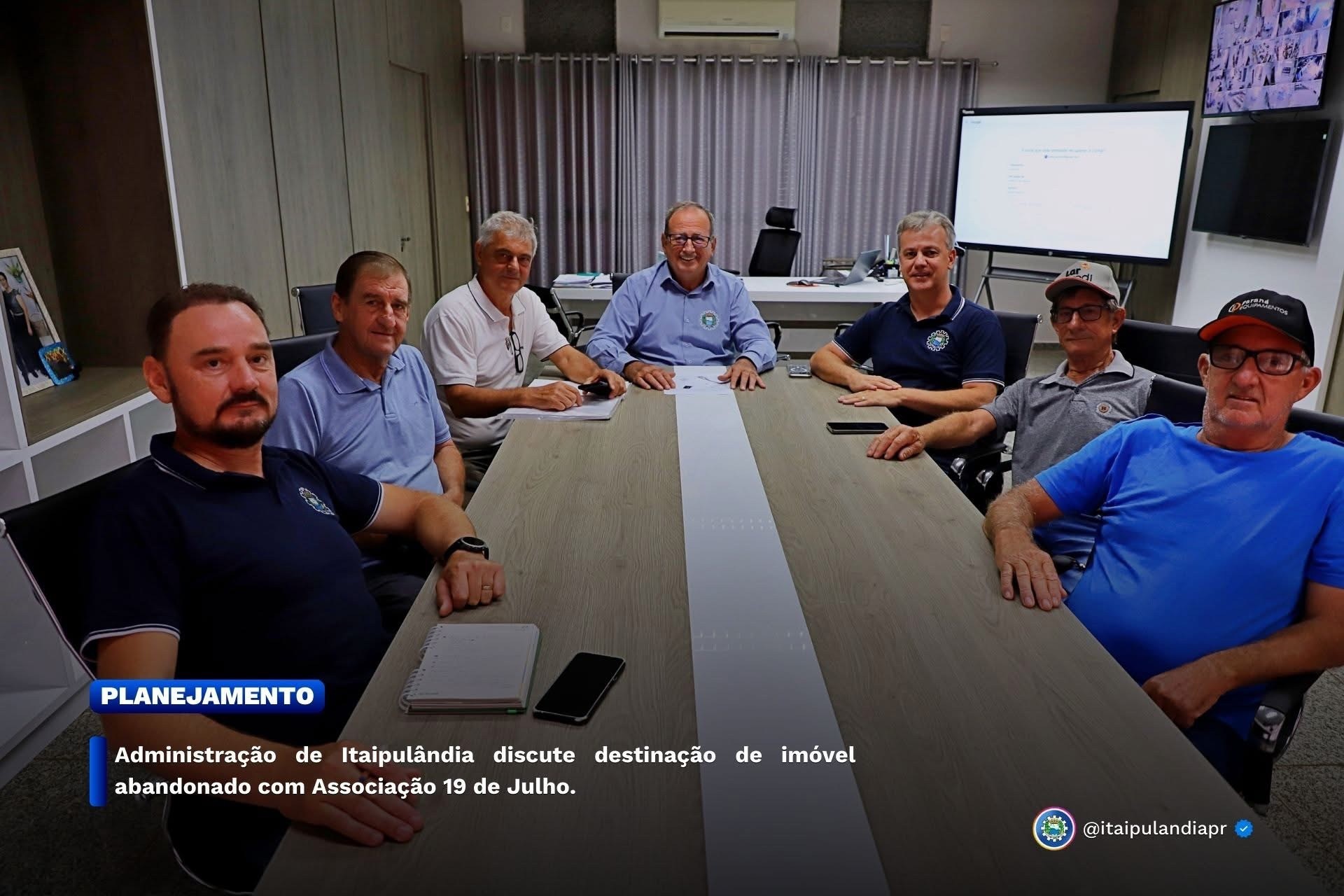 Administração de Itaipulândia discute destinação de imóvel abandonado com Associação 19 de Julho.