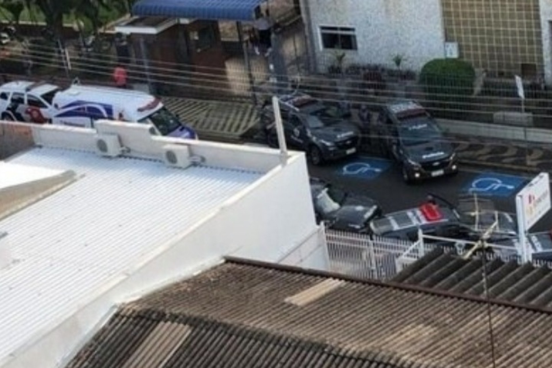 Adolescente invade escola e tenta matar diretora em Americana (SP)