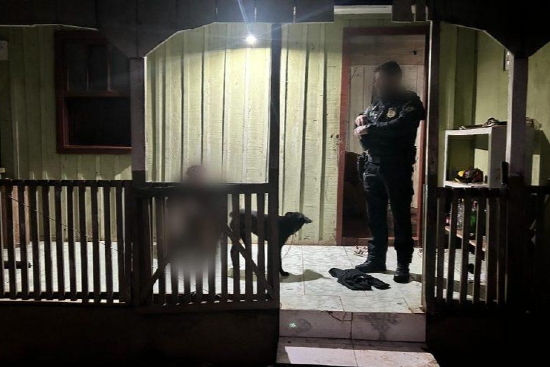 Adolescentes suspeitos de planejar atentado contra escola do Paraná, são alvos de mandados
