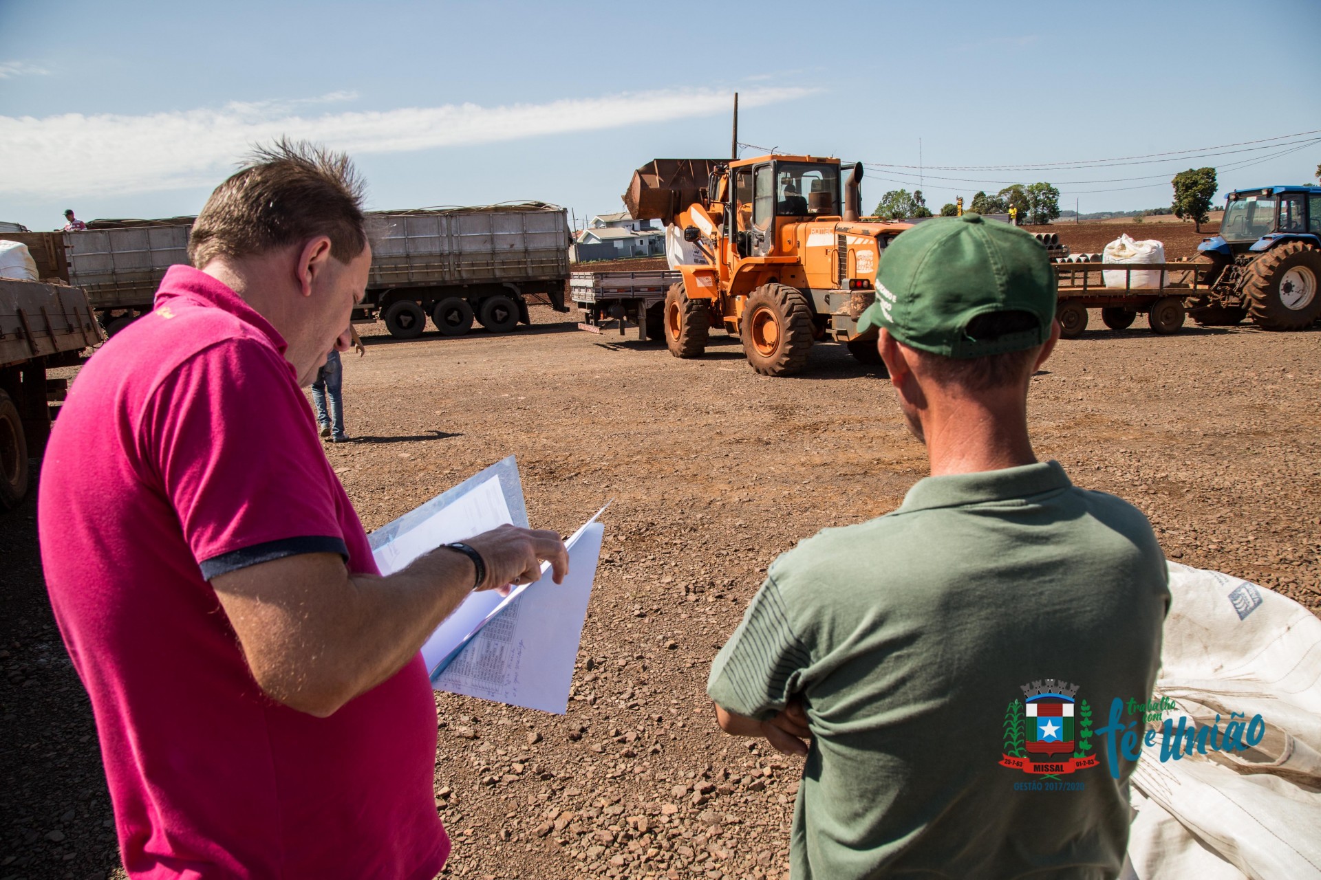 Agricultores de Missal recebem insumos para Recuperação de Pastagem