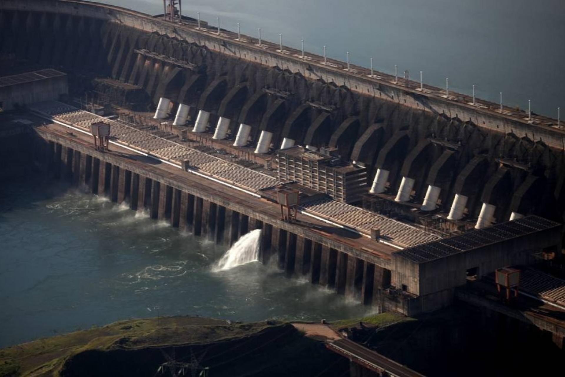 Agricultores perdem ação bilionária contra Itaipu e terão que pagar R$ 25 mil cada de ônus