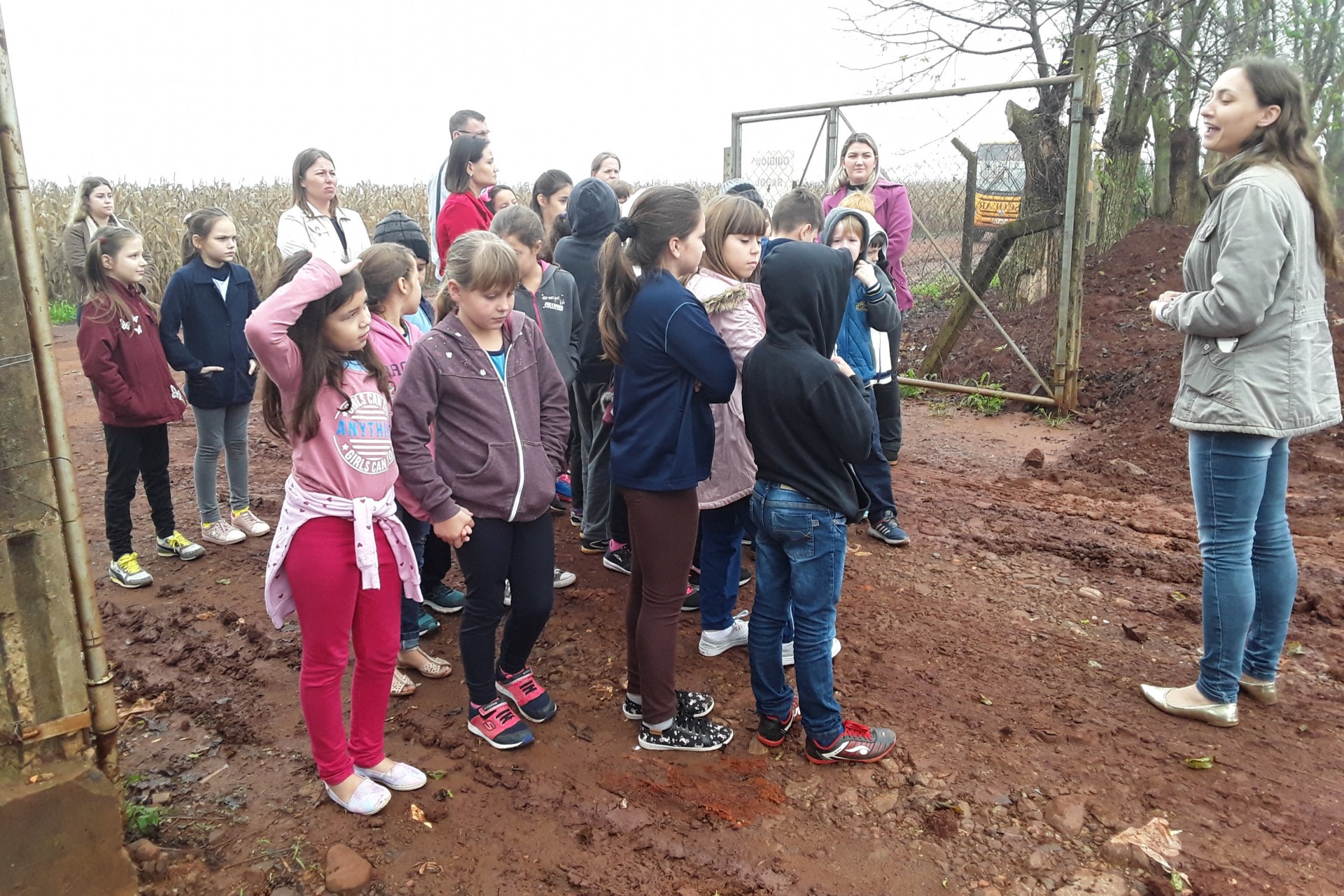 Alunos de Missal fazem Visita a Aterro Sanitário e à Associação dos Catadores de Recicláveis