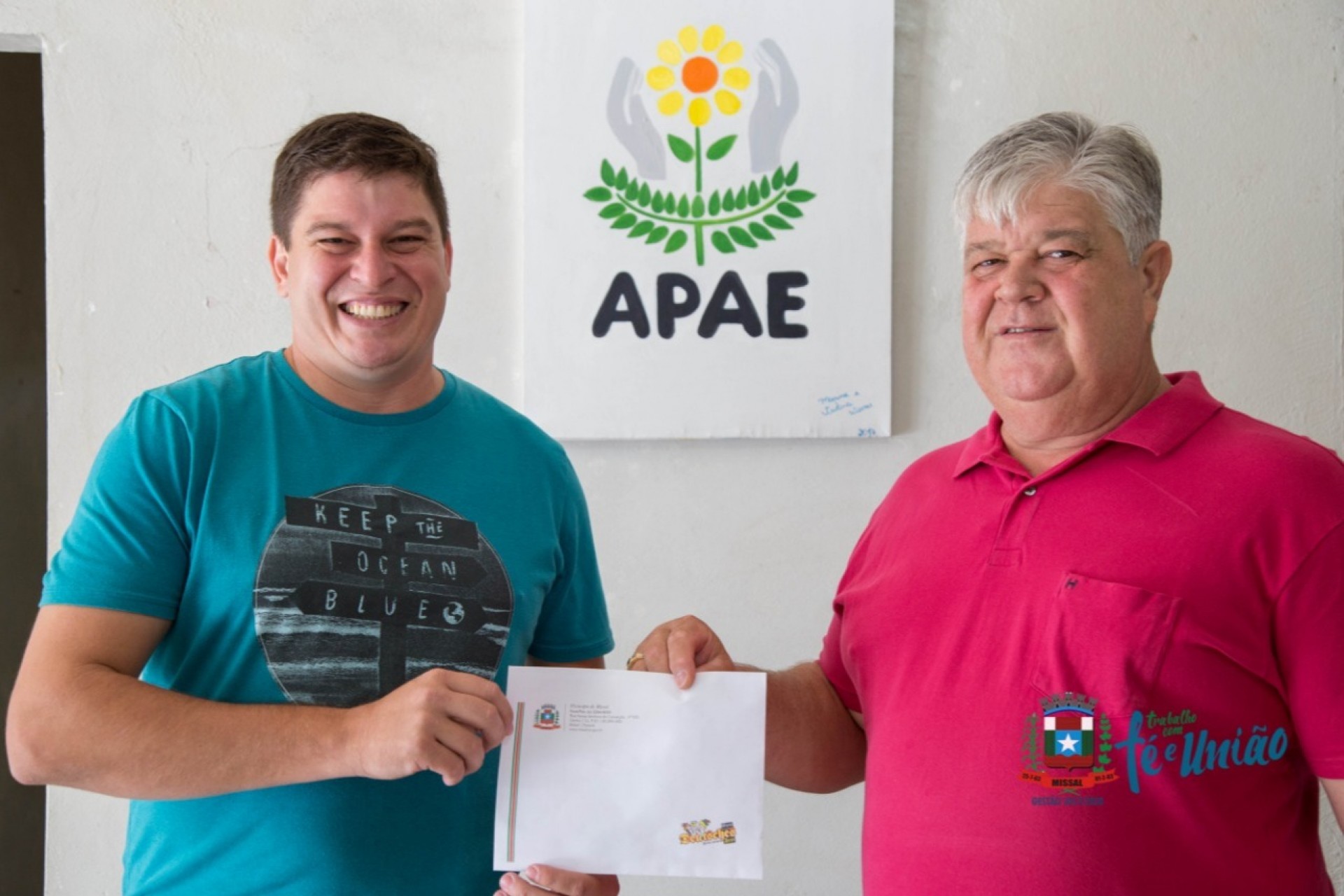 Apae de Missal recebe doação de valores arrecadados com cartões nas competições do município