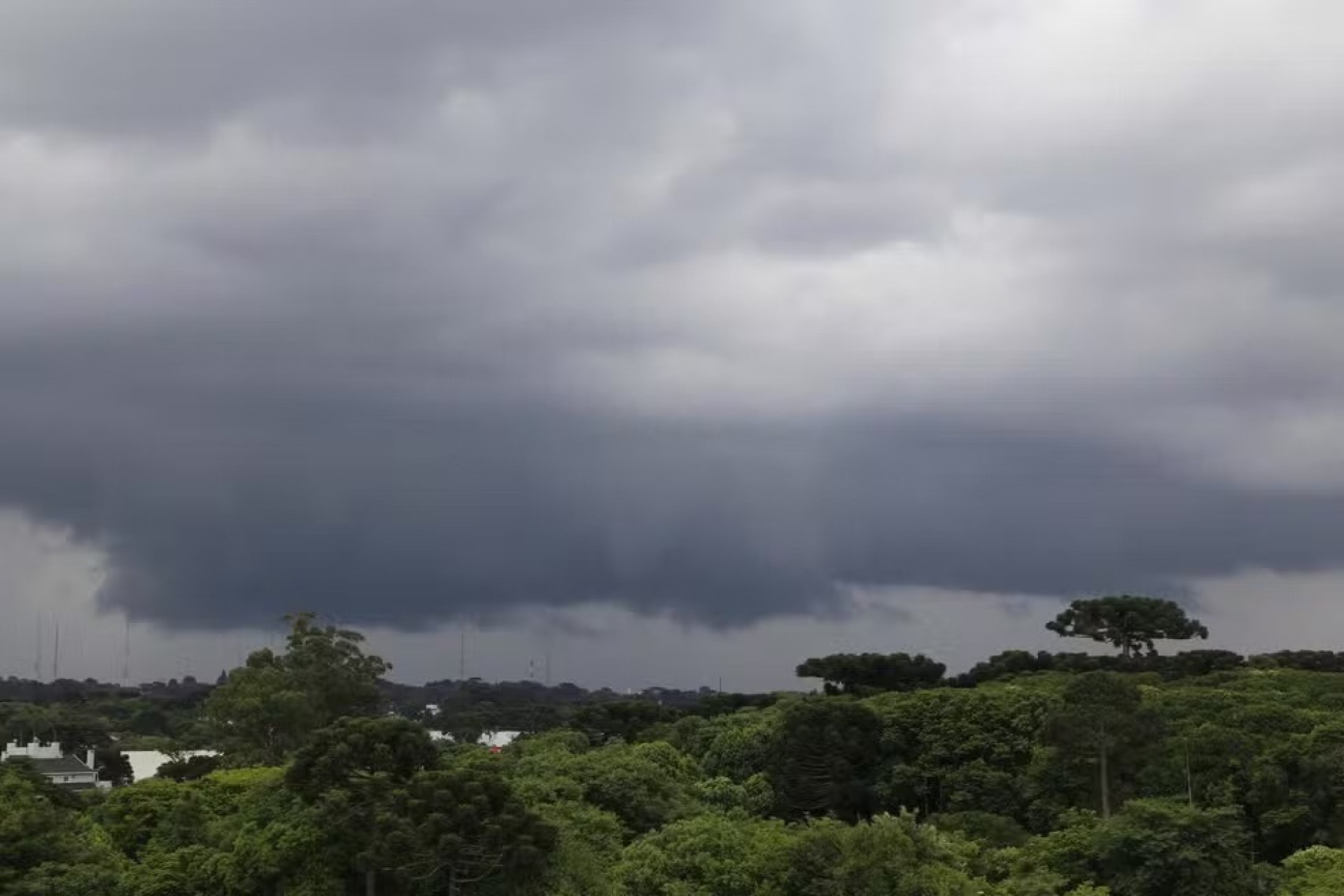 Após termômetros chegarem a 5,9ºC, veja como fica o tempo no Paraná