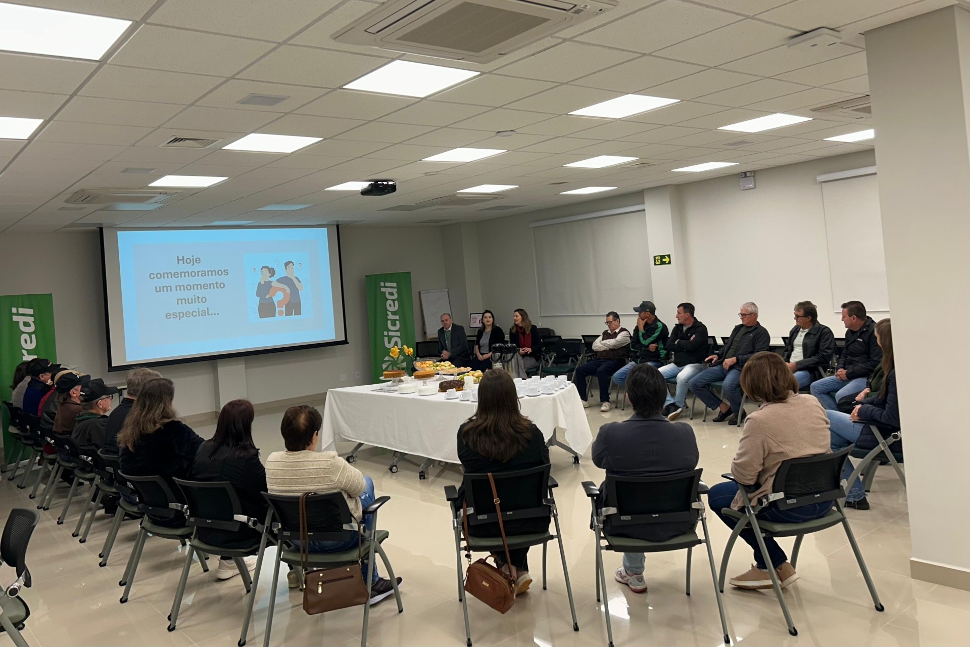 Associados são homenageados por longa jornada com o Sicredi
