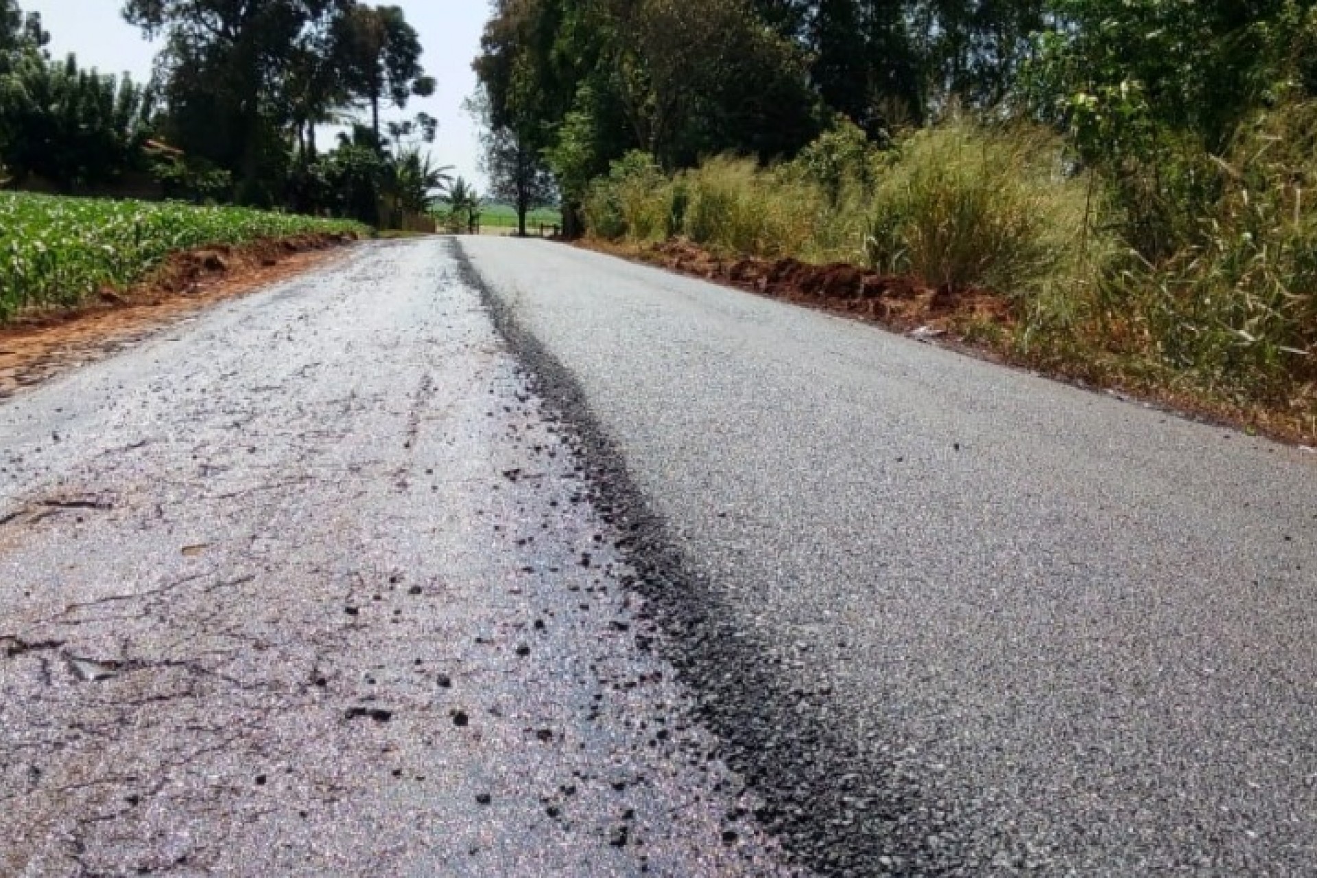Atenção: Nova camada de asfalto está sendo colocada na estrada que liga Itaipulândia a Missal