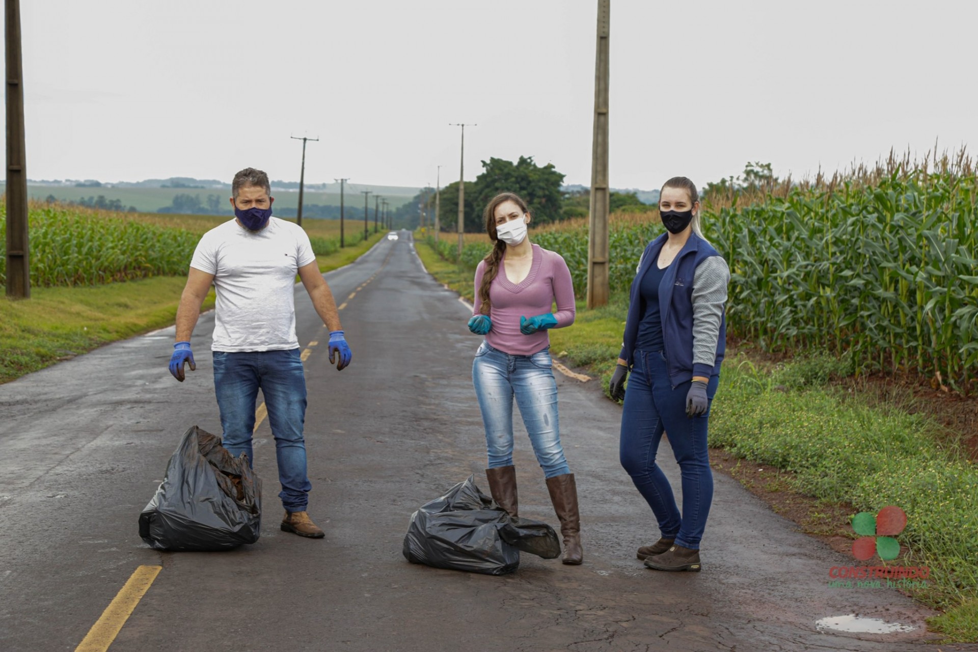 Atividades da Semana do Meio Ambiente em Missal iniciam com limpeza de beira de estrada