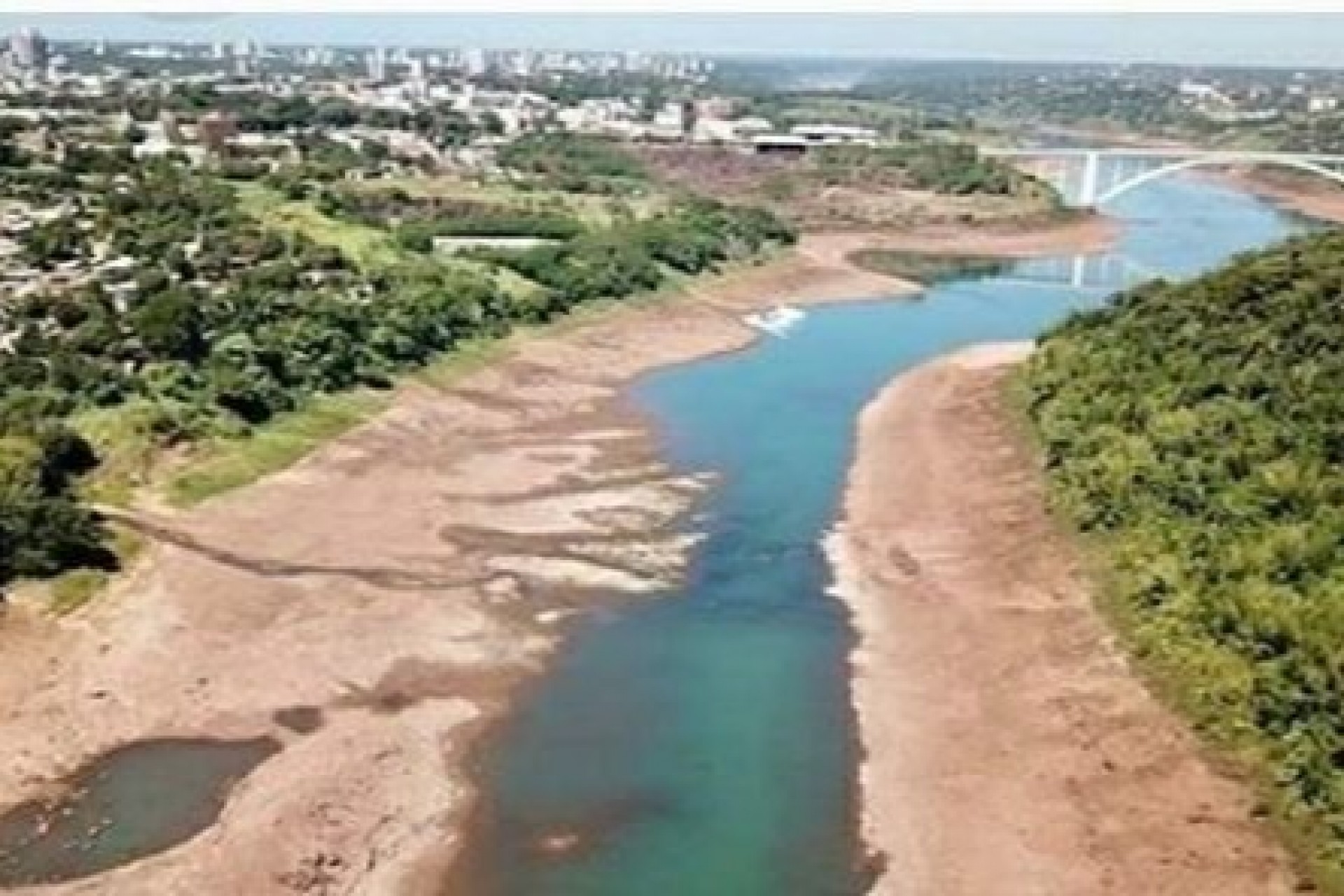 Baixa vazão do Rio Paraná ameaça transporte de cargas; Brasil e Paraguai discutem soluções
