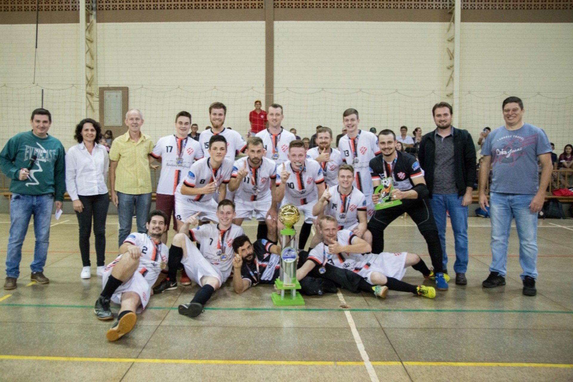 Bar dos Amigos/Paulista Confecções conquista o título do Comunitário de Futsal em Dom Armando