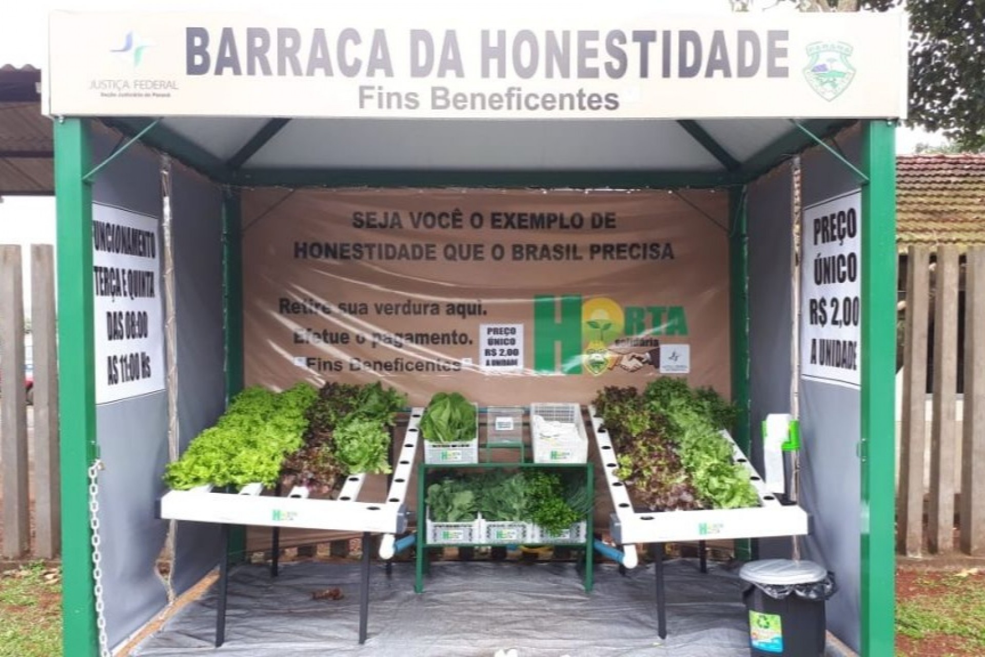 Barraca sem vendedor aposta na honestidade das pessoas em Foz do Iguaçu