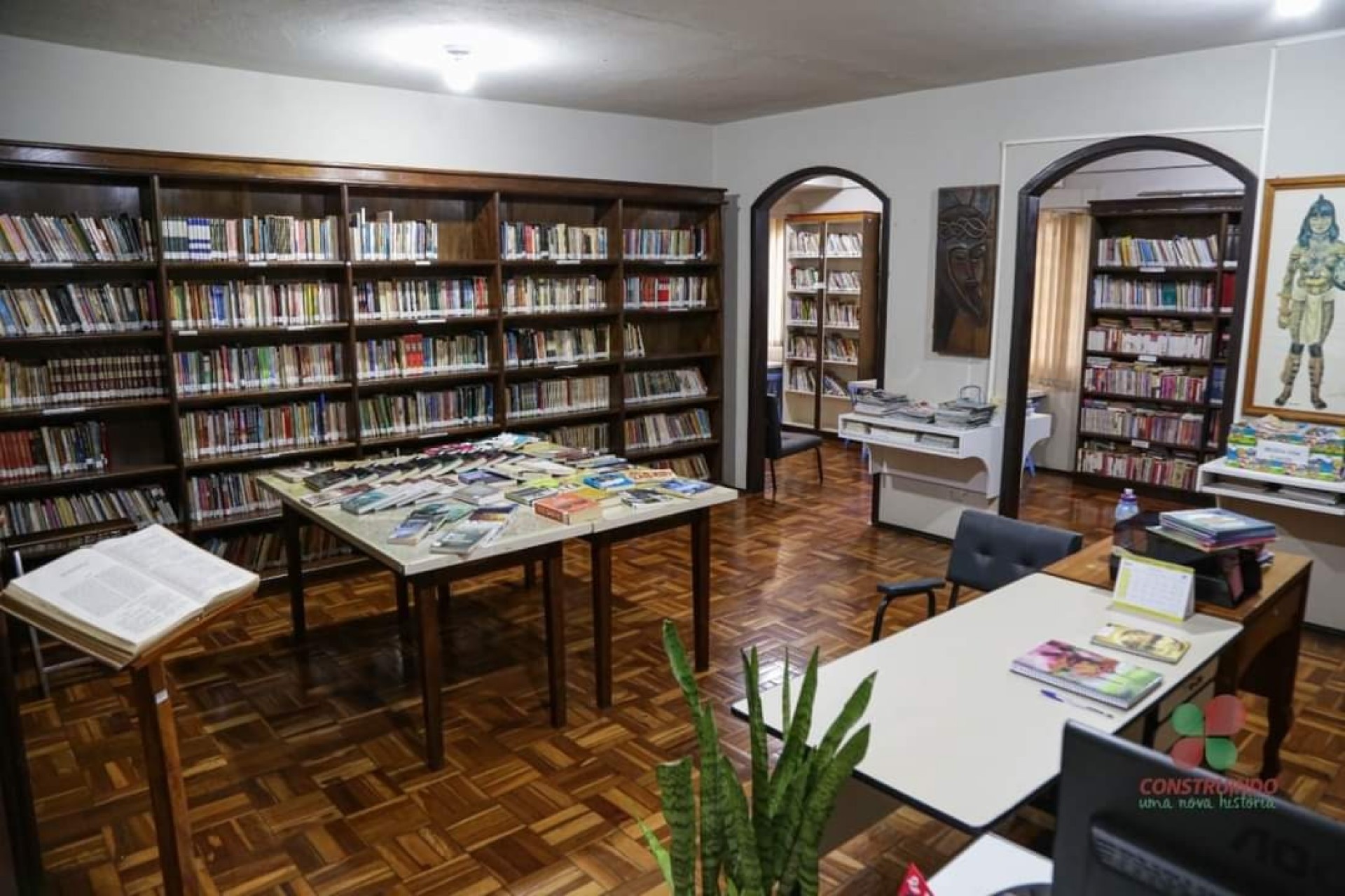 Biblioteca Pública Municipal possui cerca de 12 mil exemplares em Missal