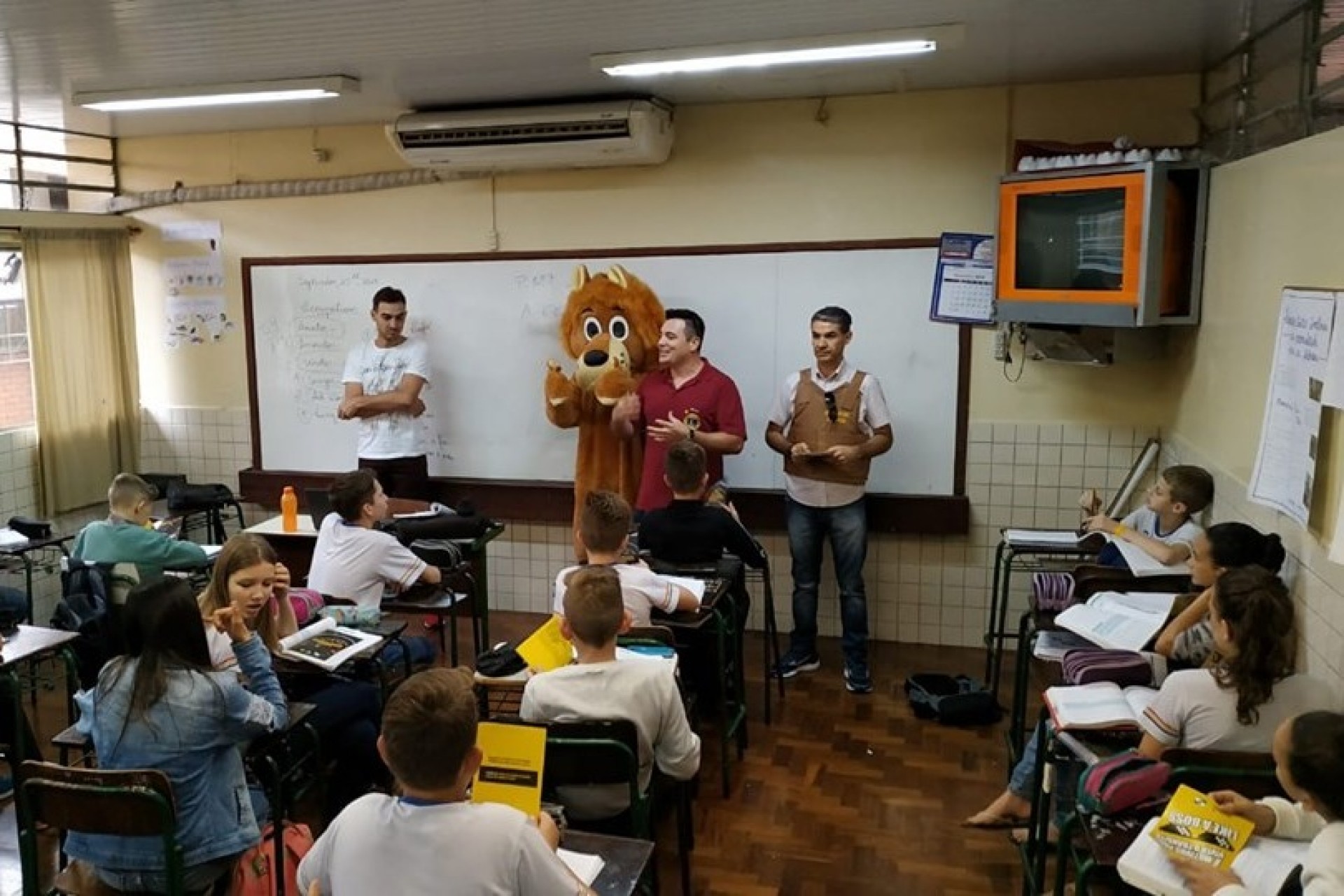 Blitz educativa no centro e orientações nas escolas encerra Semana do Trânsito em Missal