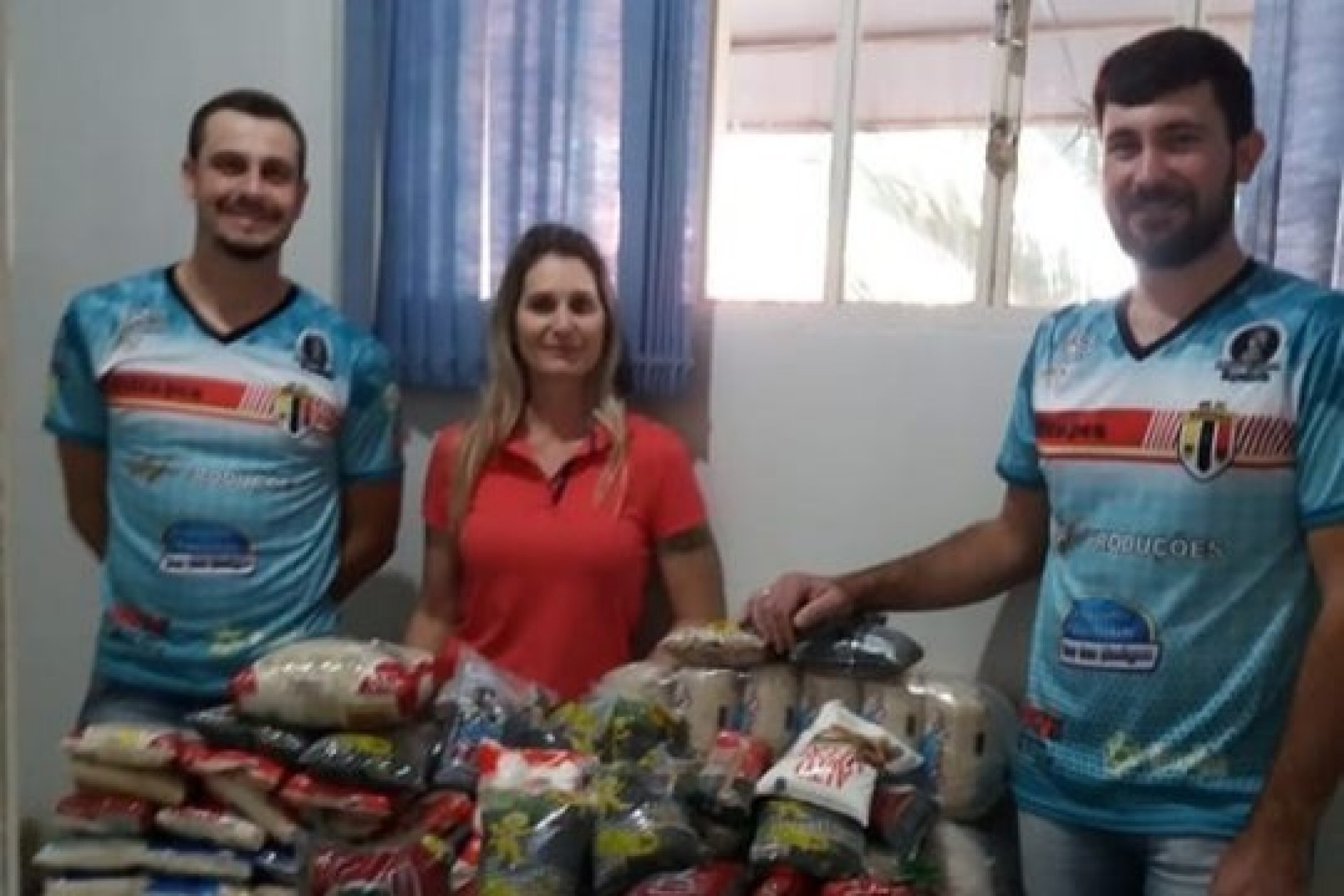 Bloco Thiltapes entrega mais de 250 kg de alimento para o CRAS de Missal