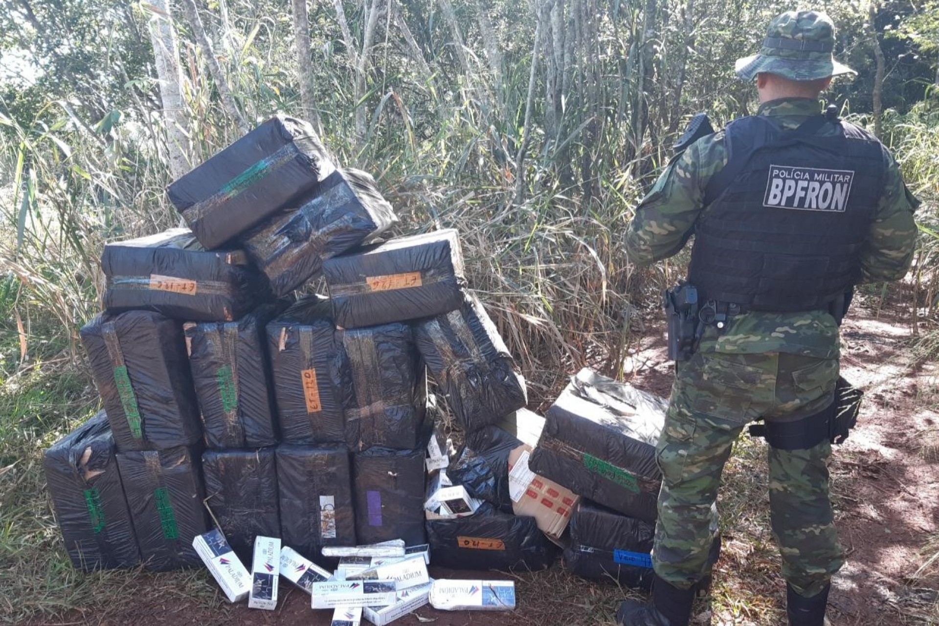 BPFRON apreende cigarros contrabandeados durante Operação Hórus em Itaipulândia