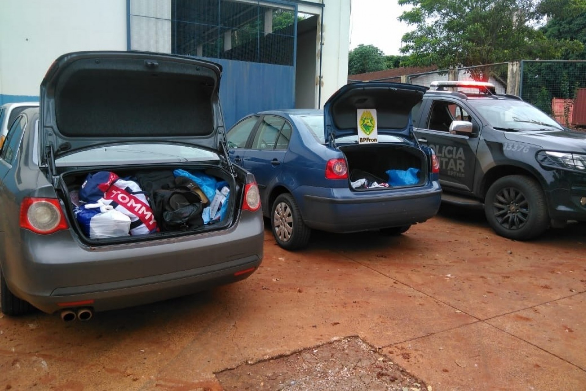 BPFron apreende dois veículos com contrabando na PR 495