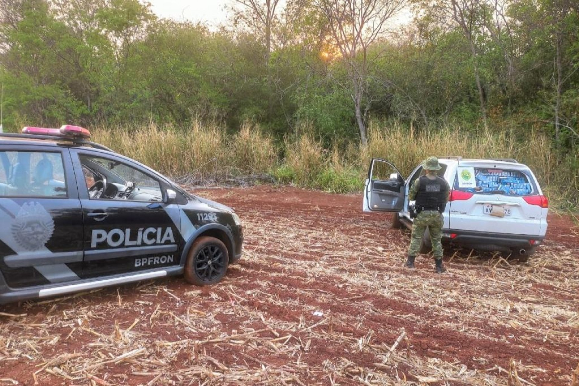 BPFRON apreende veículo com cigarros contrabandeados na cidade de Missal (vídeo)