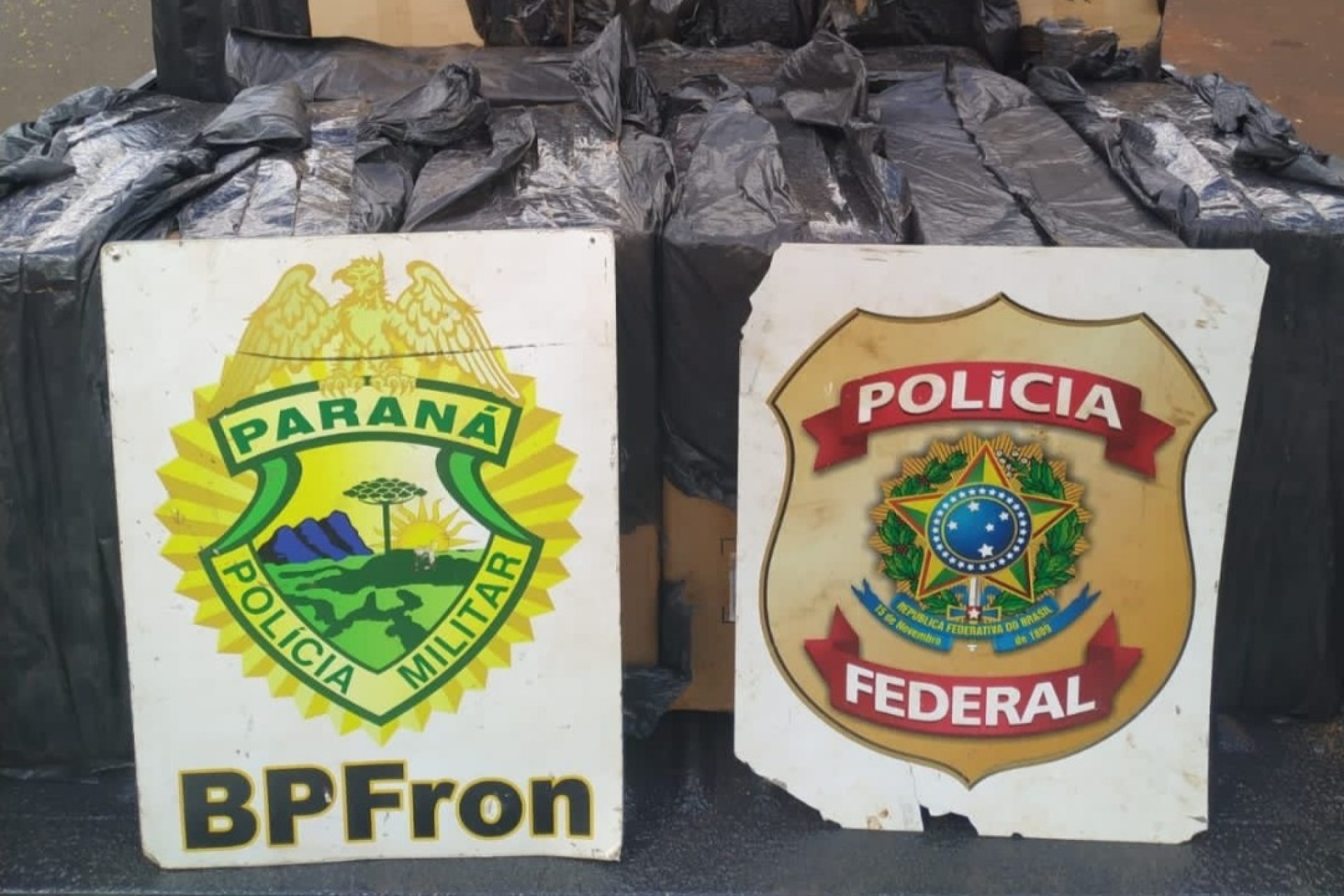 BPFRON e Polícia Federal apreendem cigarros contrabandeados em Santa Helena