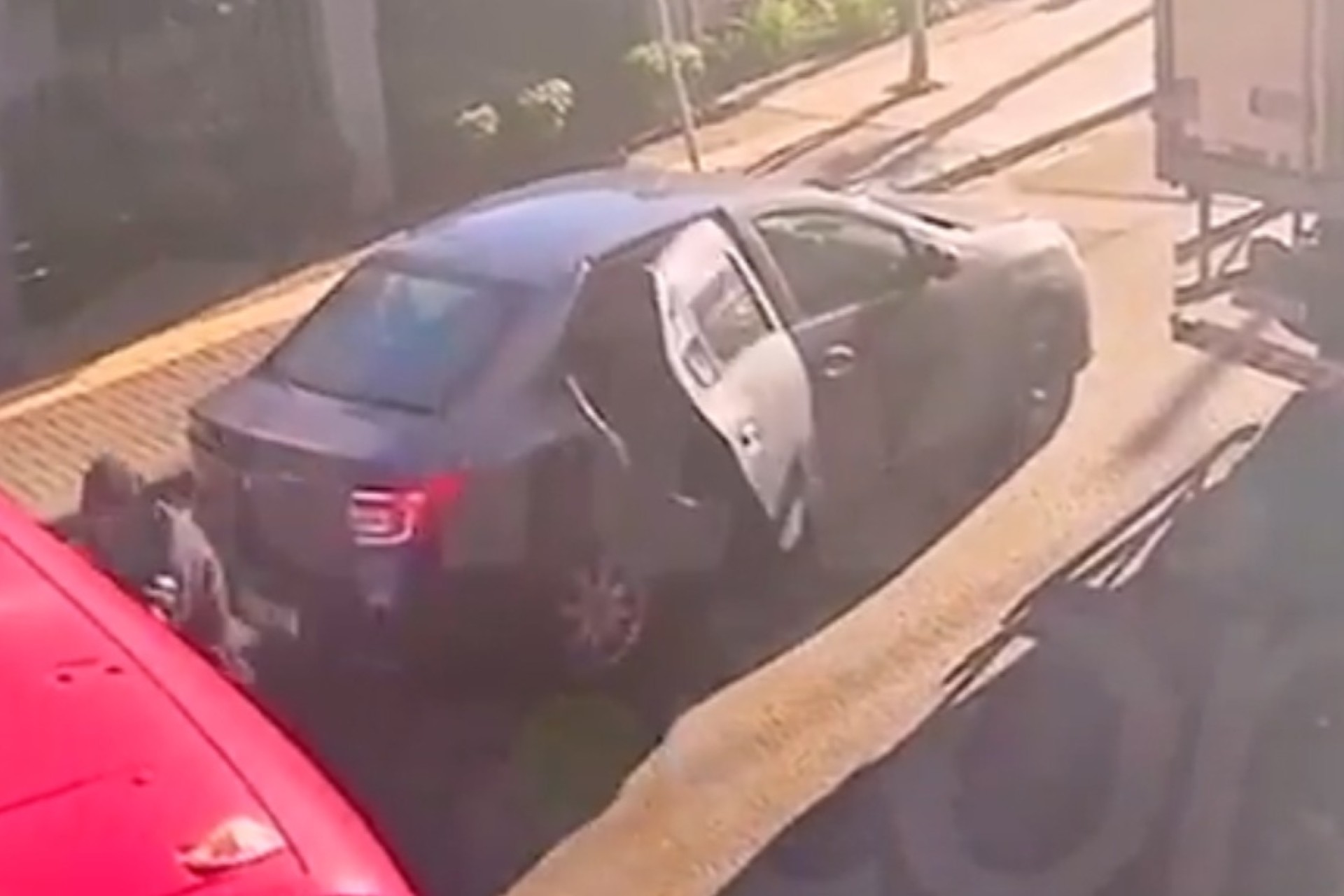 Caminhão de cerveja é roubado em plena luz do dia em Foz do Iguaçu
