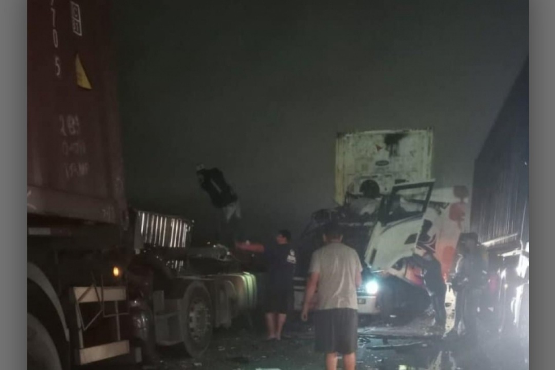 Caminhoneiro de Medianeira morre em acidente entre 4 caminhões e 1 carro na BR-277