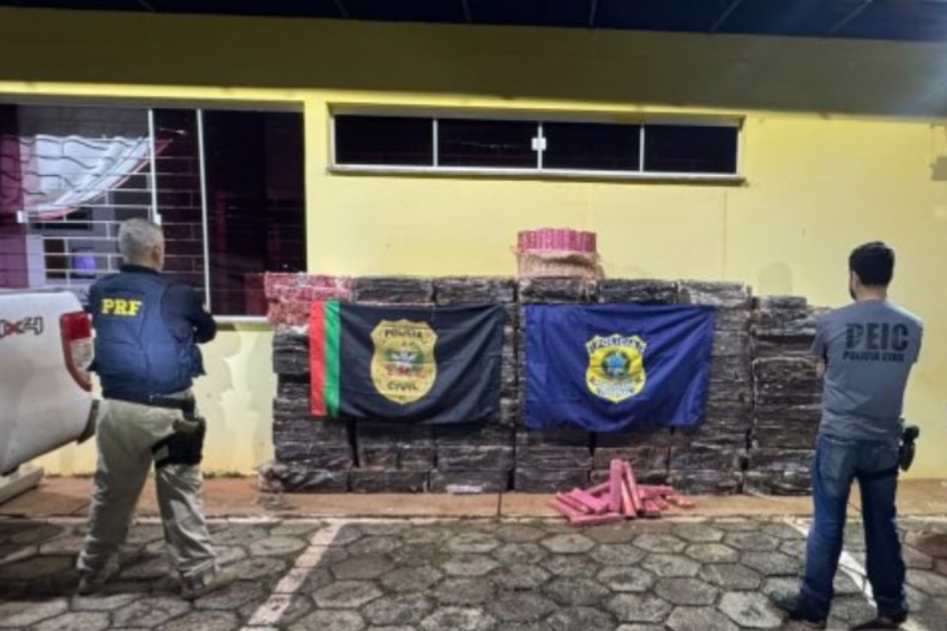 Caminhonete com placas de Missal é apreendida com mais de 1,4 tonelada de maconha em Santa Catarina