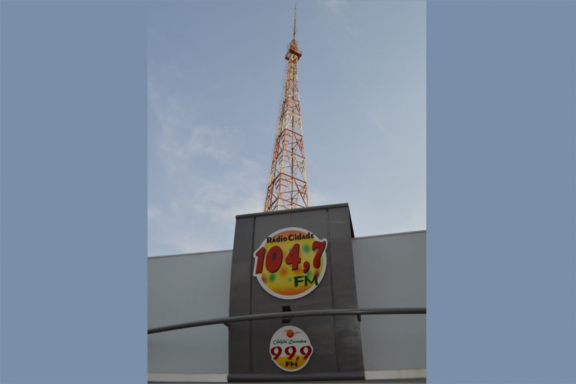 Campos Dourados FM vai comemorar aniversário no palco da Expomed