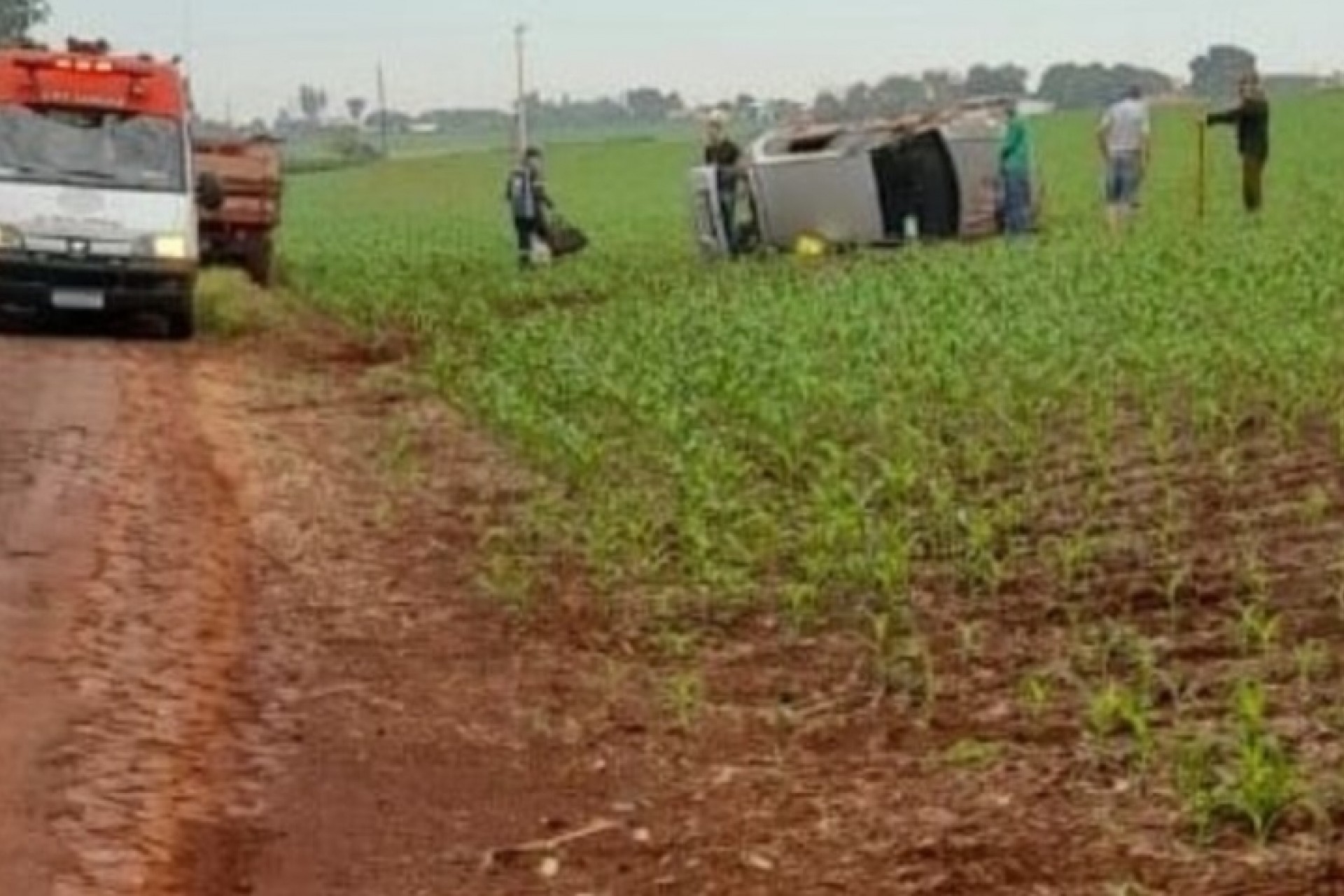 Capotamento é registrado na estrada que liga Missal e Itaipulândia