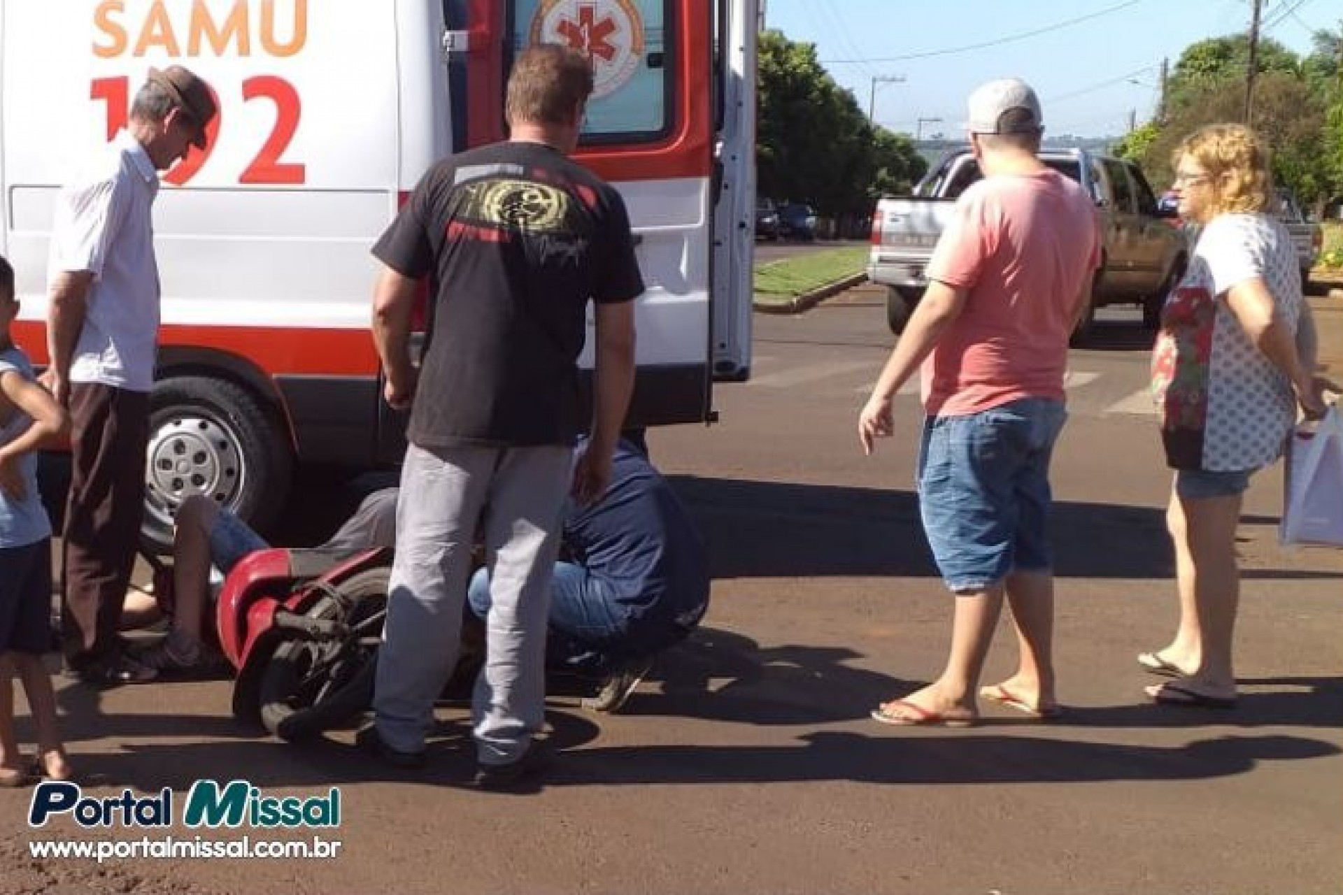 Carro e Moto se envolvem em acidente no centro de Missal