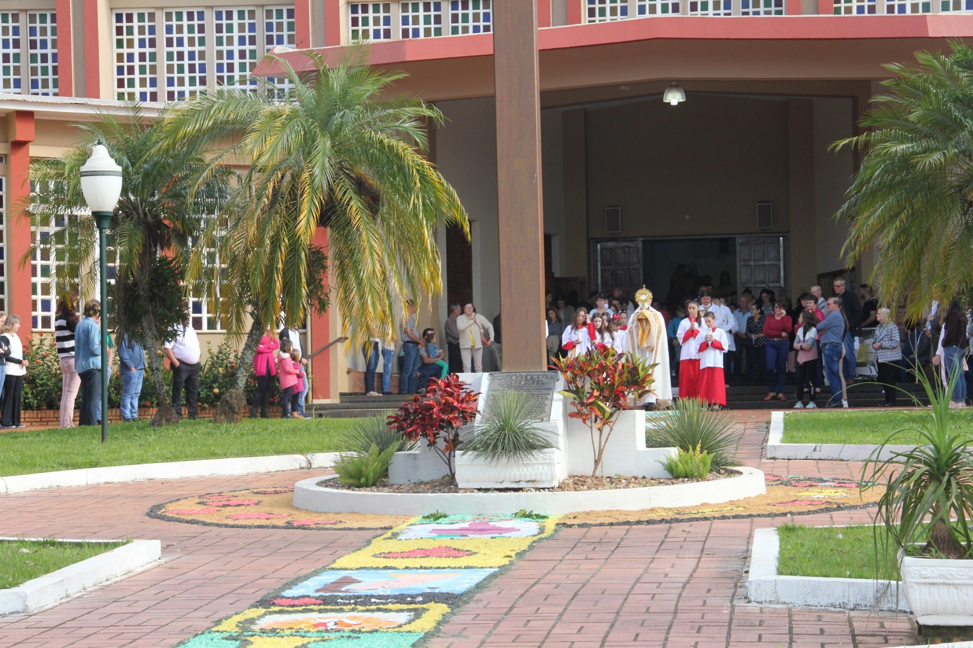 Celebração de Corpus Christi reuniu grande número de fiéis em Missal