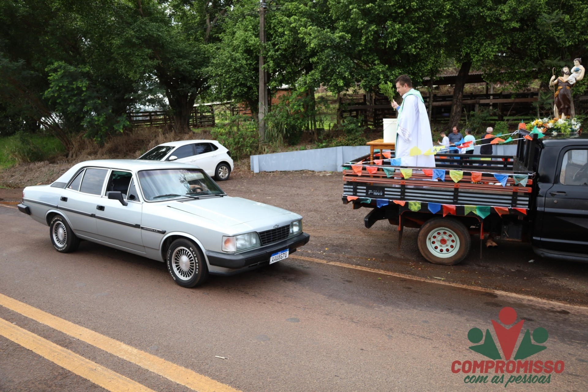 Centenas de veículos participaram da tradicional benção dos carros e motoristas em Missal