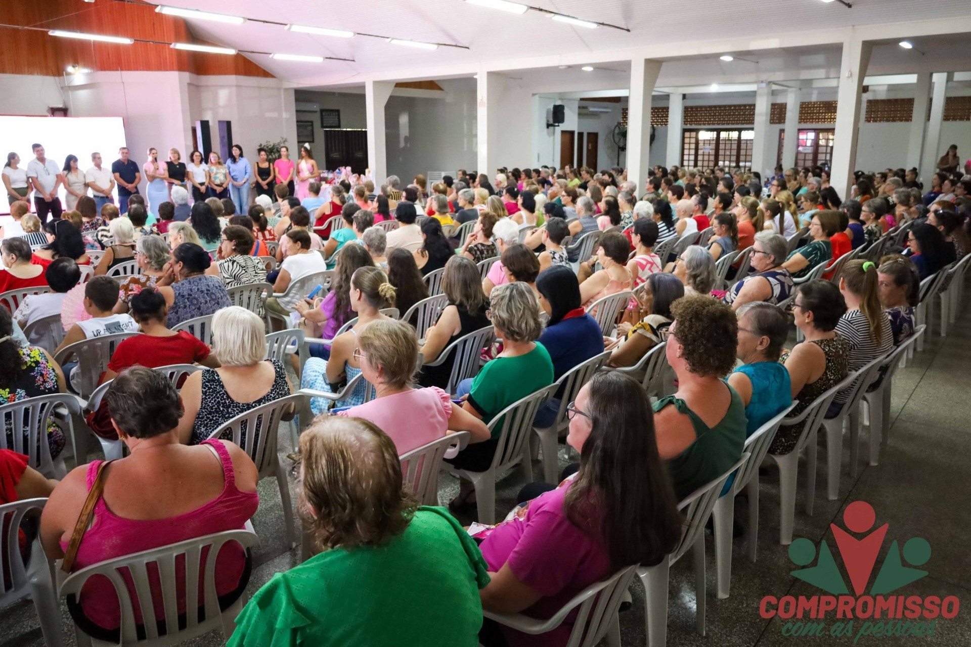 Cerca de 370 mulheres participam de Palestra Show em Missal