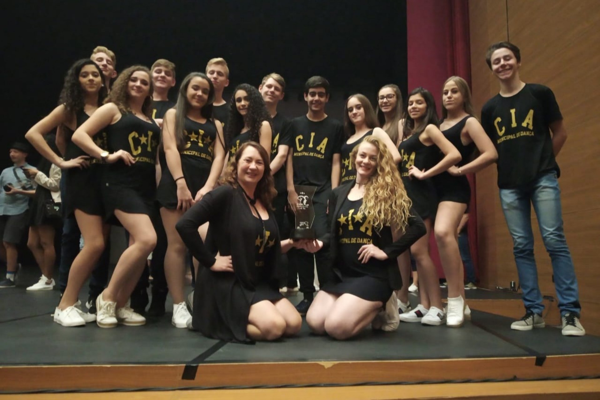 Cia Municipal de Dança de Missal conquista 3º lugar na categoria folclore em Festival de Dança