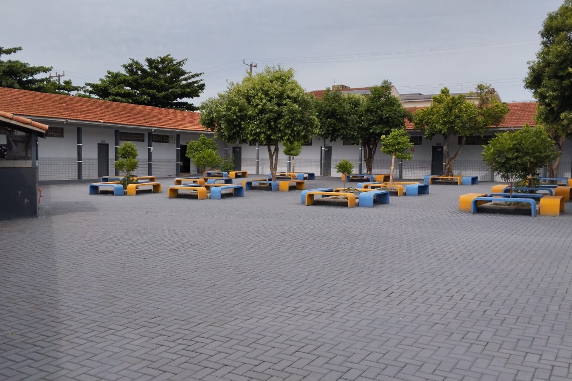 Colégio Estadual Costa e Silva celebra entrega de nova etapa da obra do Programa Escola Bonita