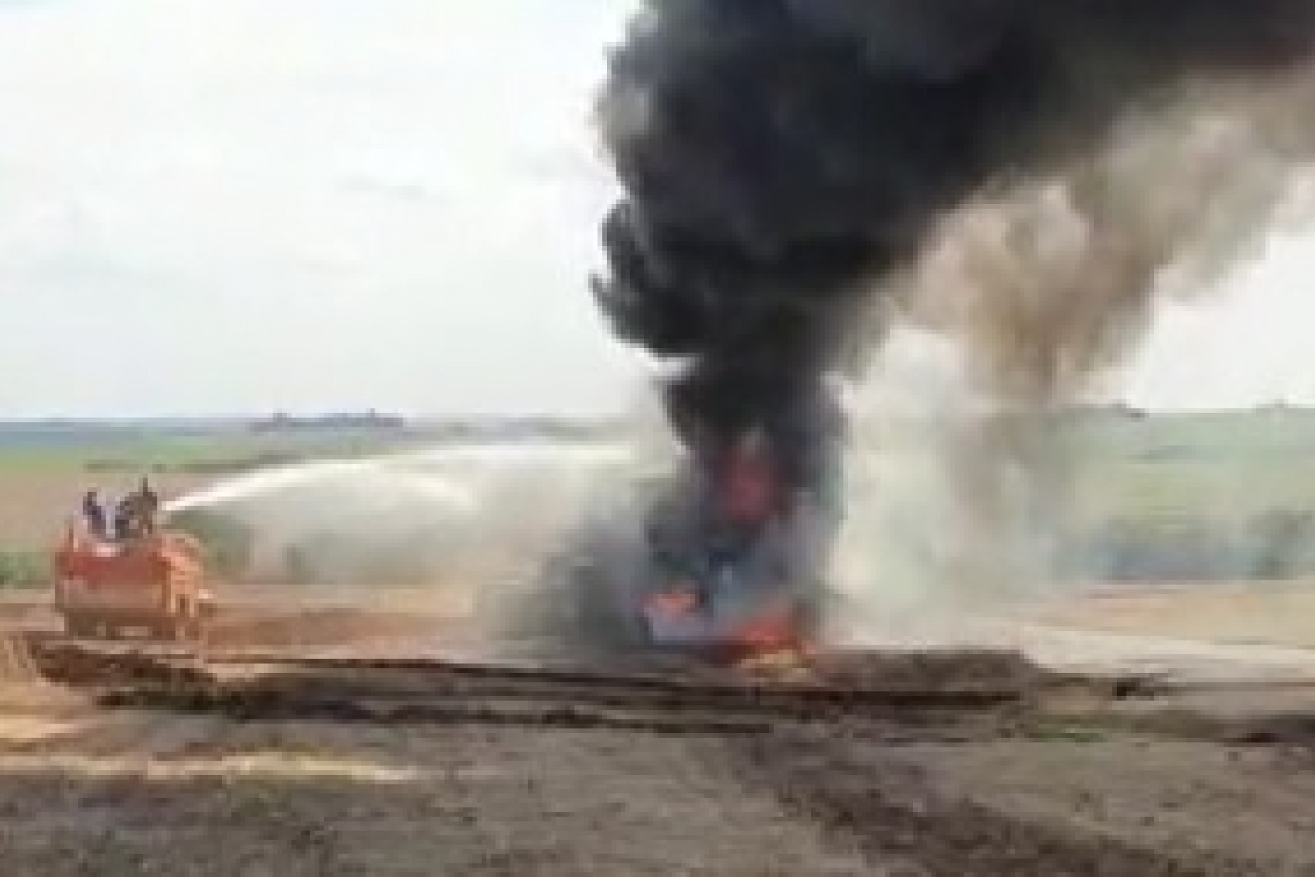 Colheitadeira fica destruída em incêndio no interior do município de Missal