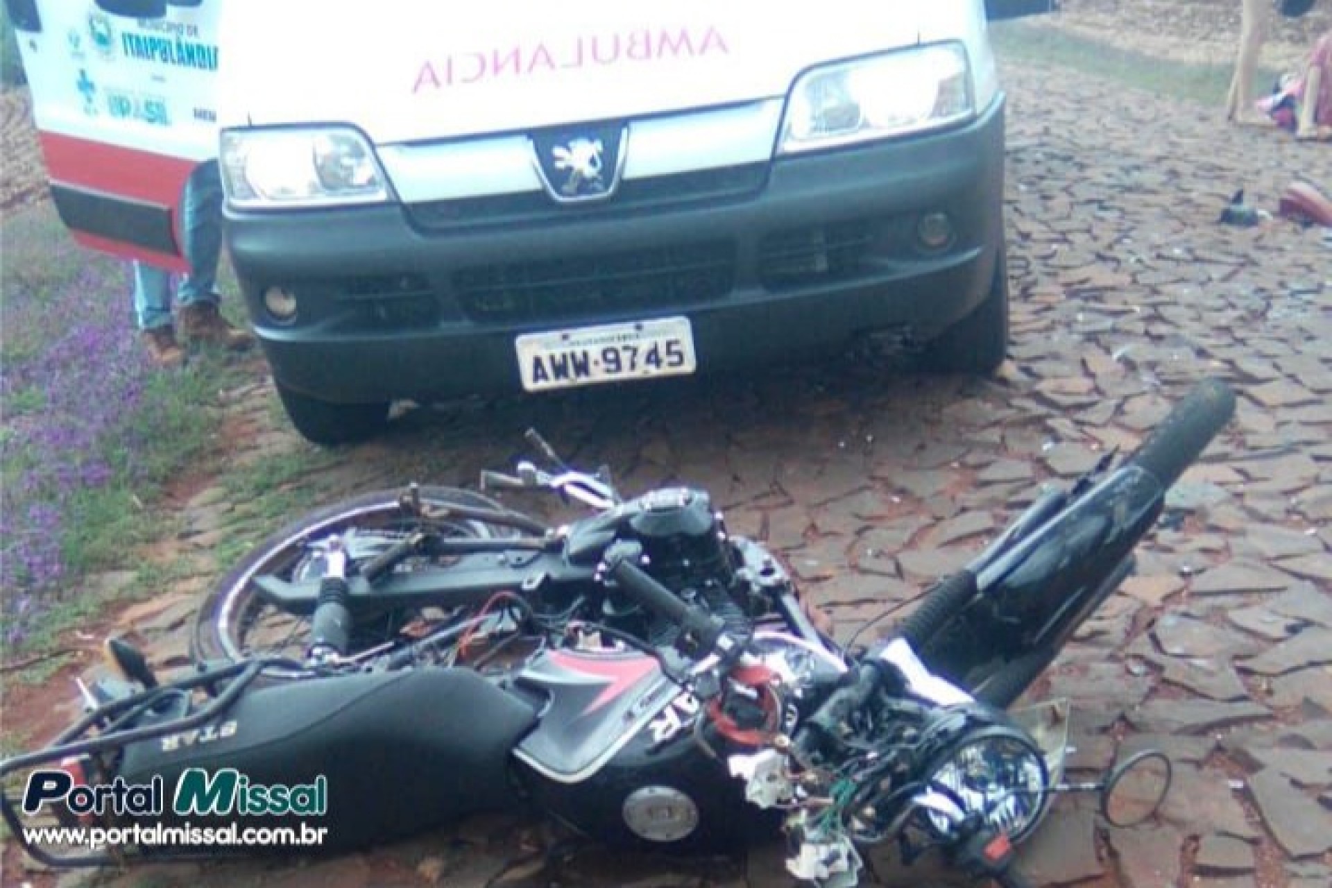 Colisão frontal entre motos deixa dois feridos em Missal
