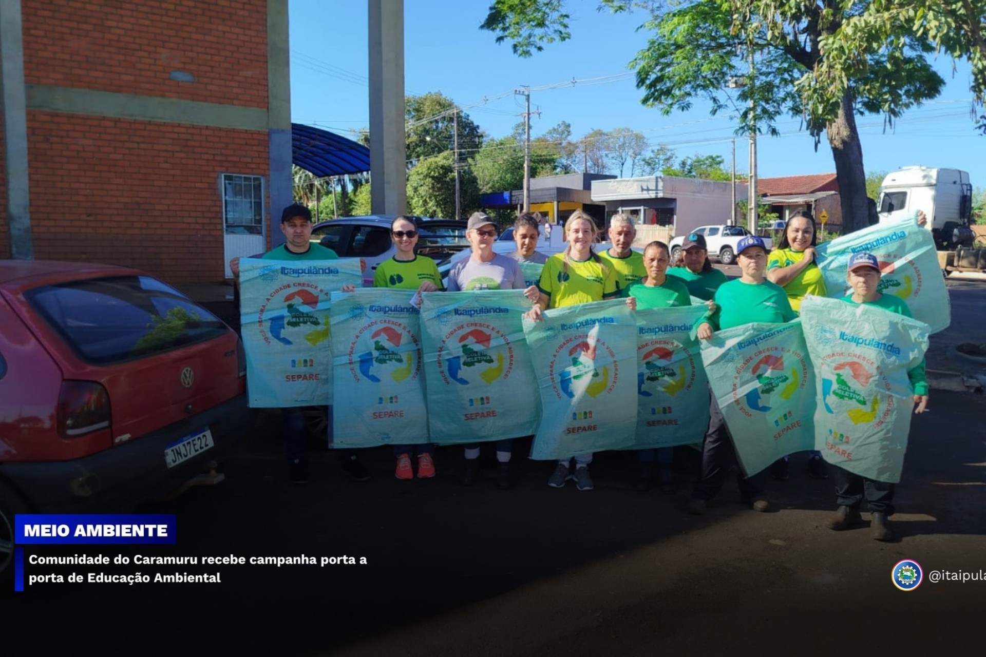 Comunidade do Caramuru recebe campanha porta a porta de Educação Ambiental