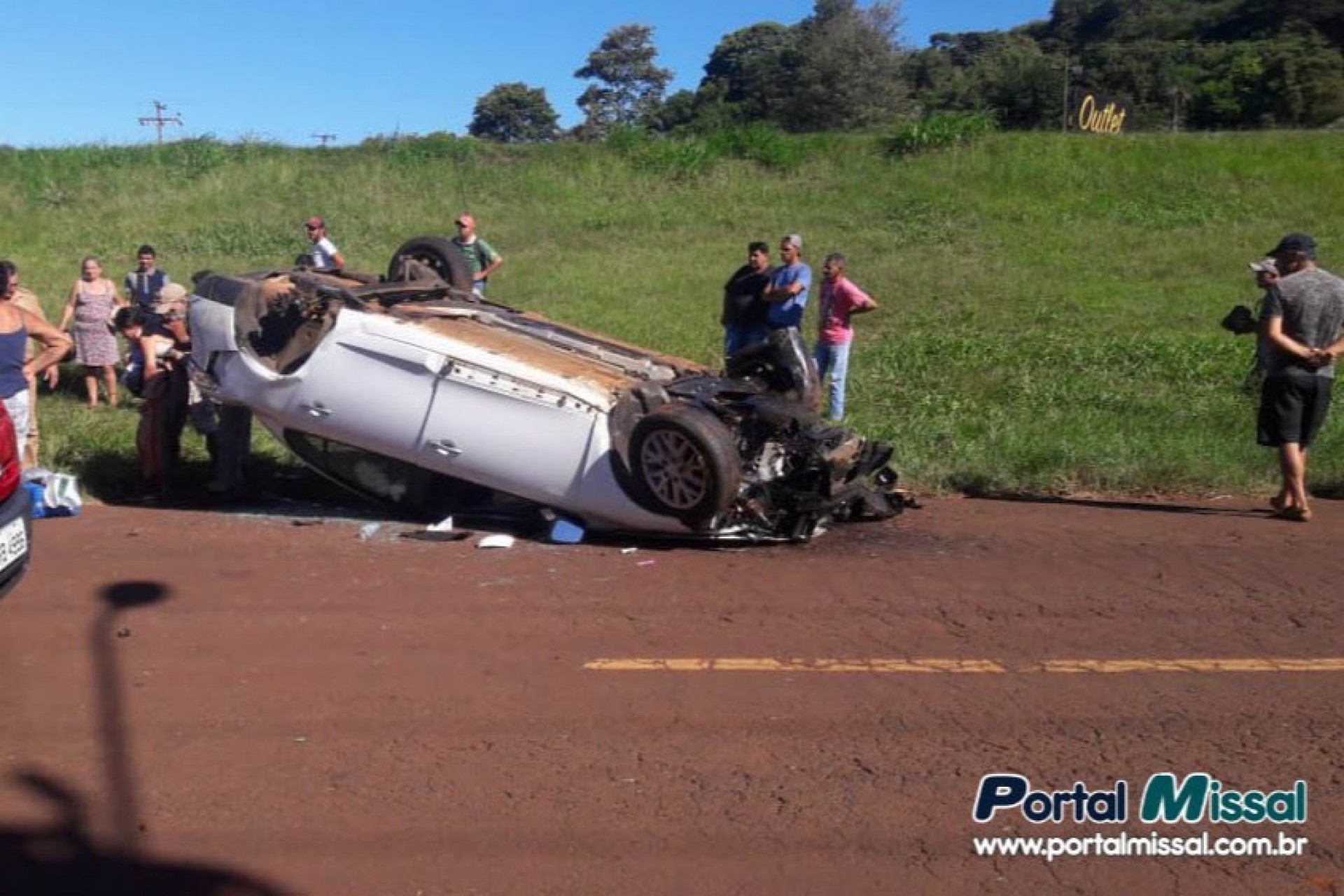 Condutor causa acidente e foge do local; mulheres e criança ficam feridas em São Miguel