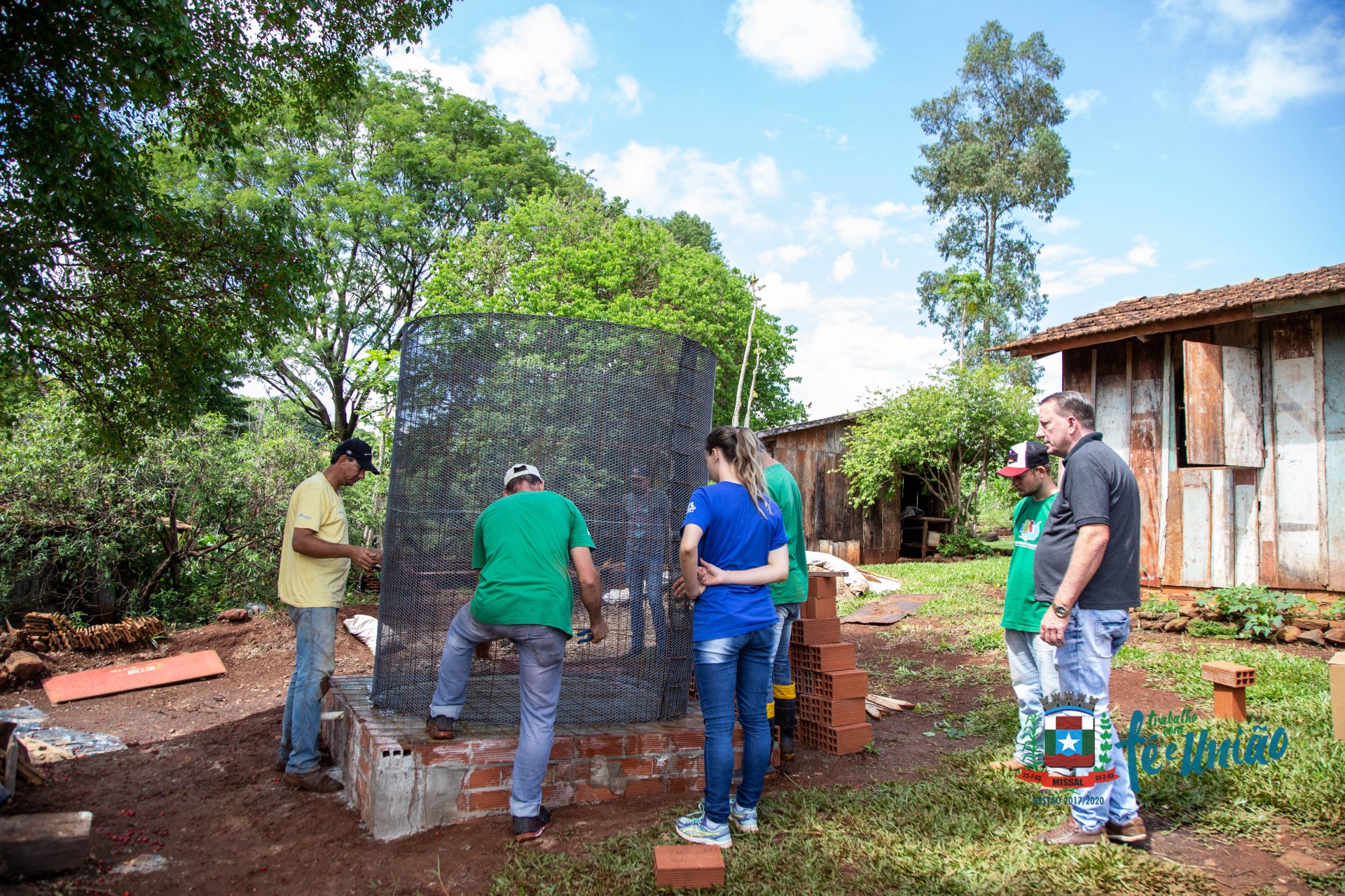 Construção de Cisterna em Linha São Francisco Missal vai auxiliar na produção de bananas