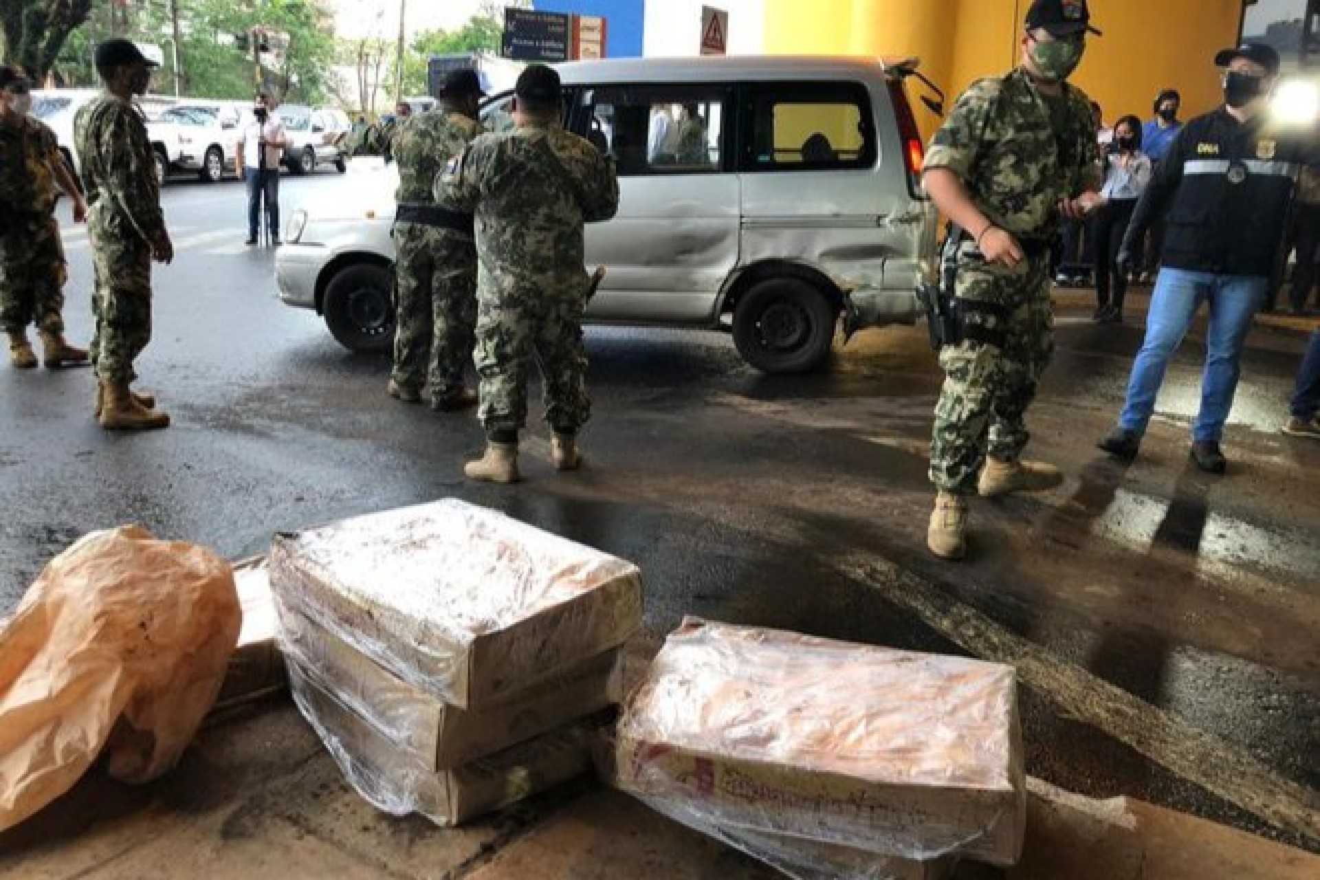 Contrabando de frango foi a primeira apreensão após reabertura da Ponte da Amizade