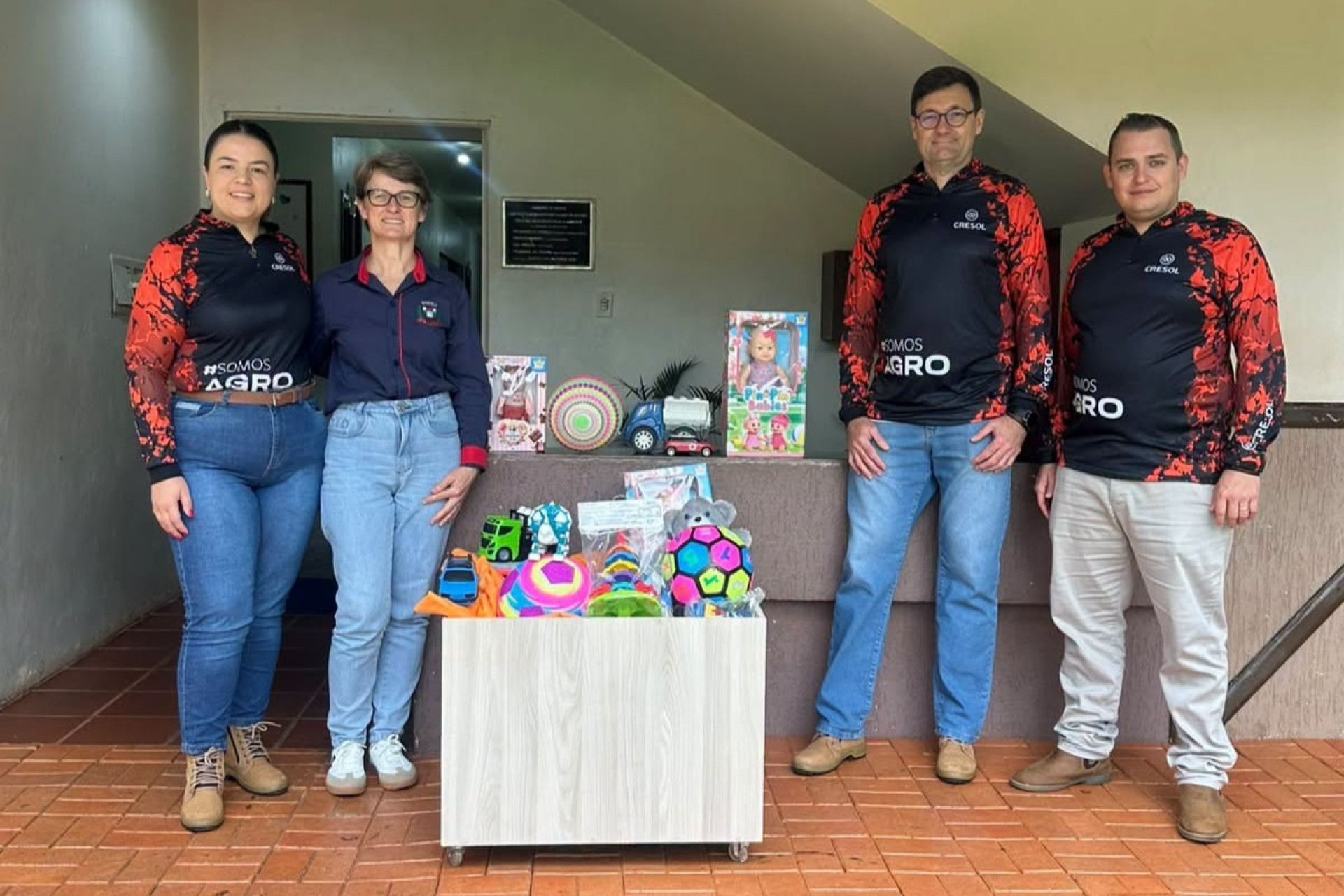 Cresol Conexão entrega mais de 100 brinquedos para crianças em Missal